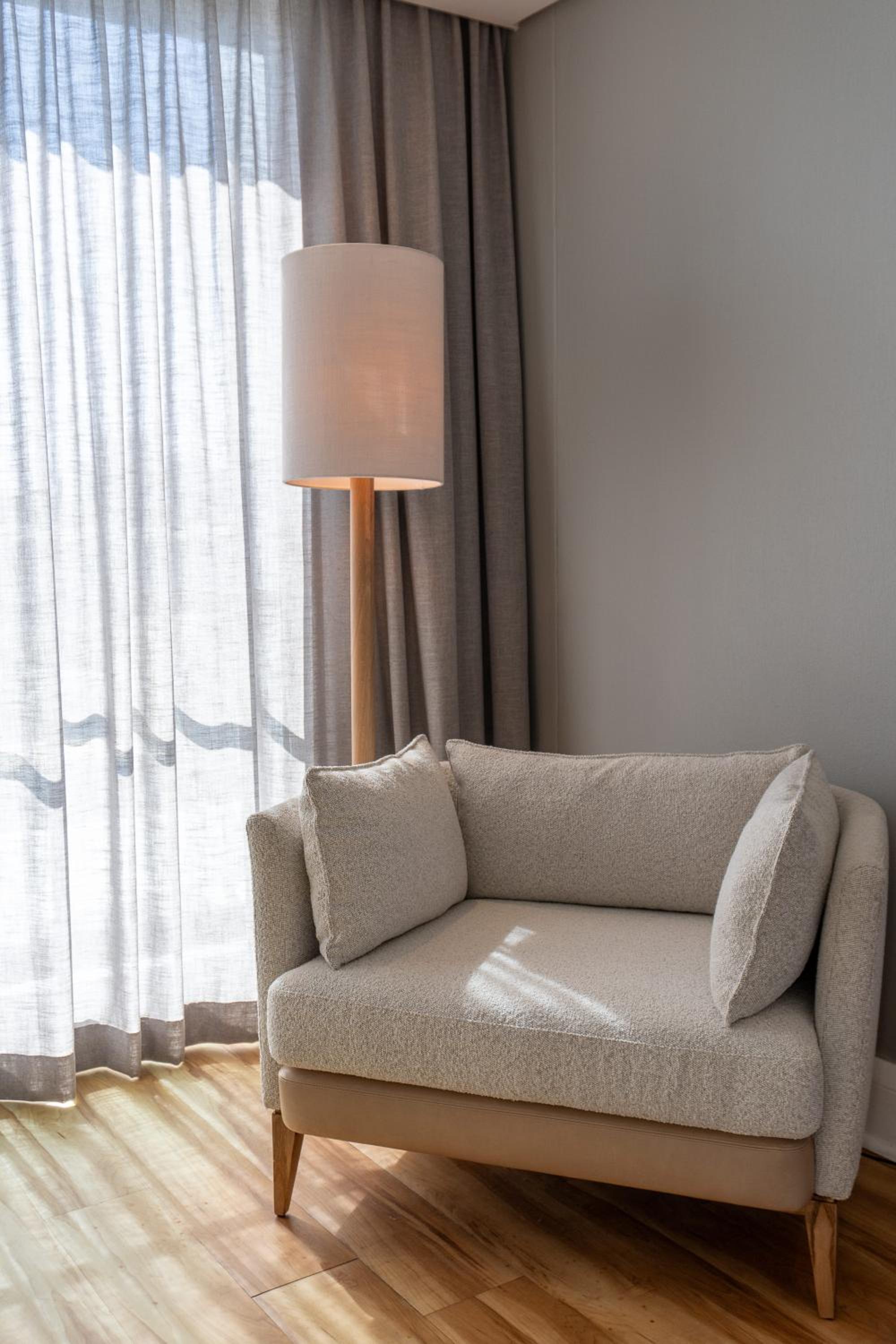 Double or Twin Room with Balcony and Sea View - Photo 5