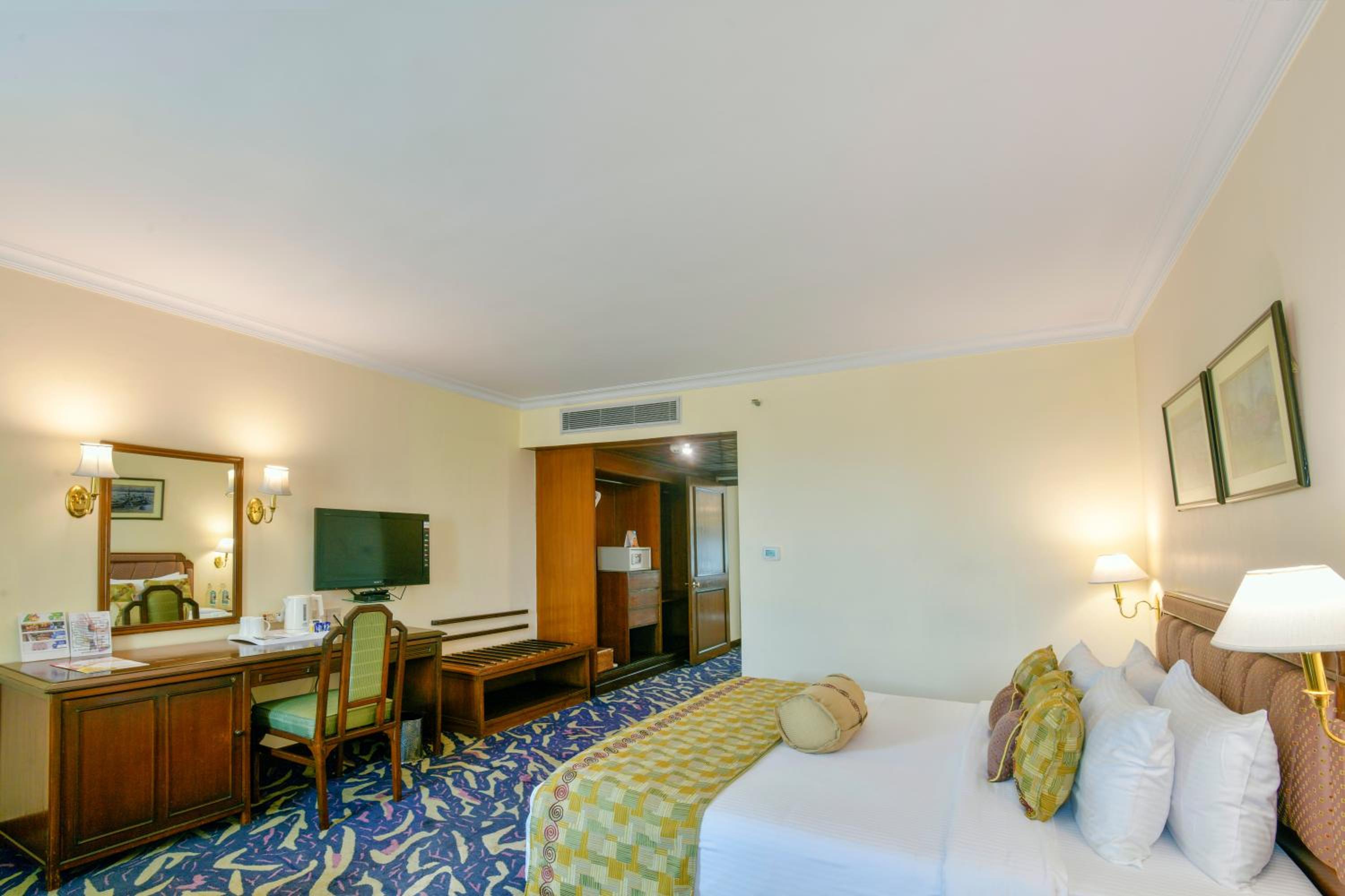 Suite - Photo 5