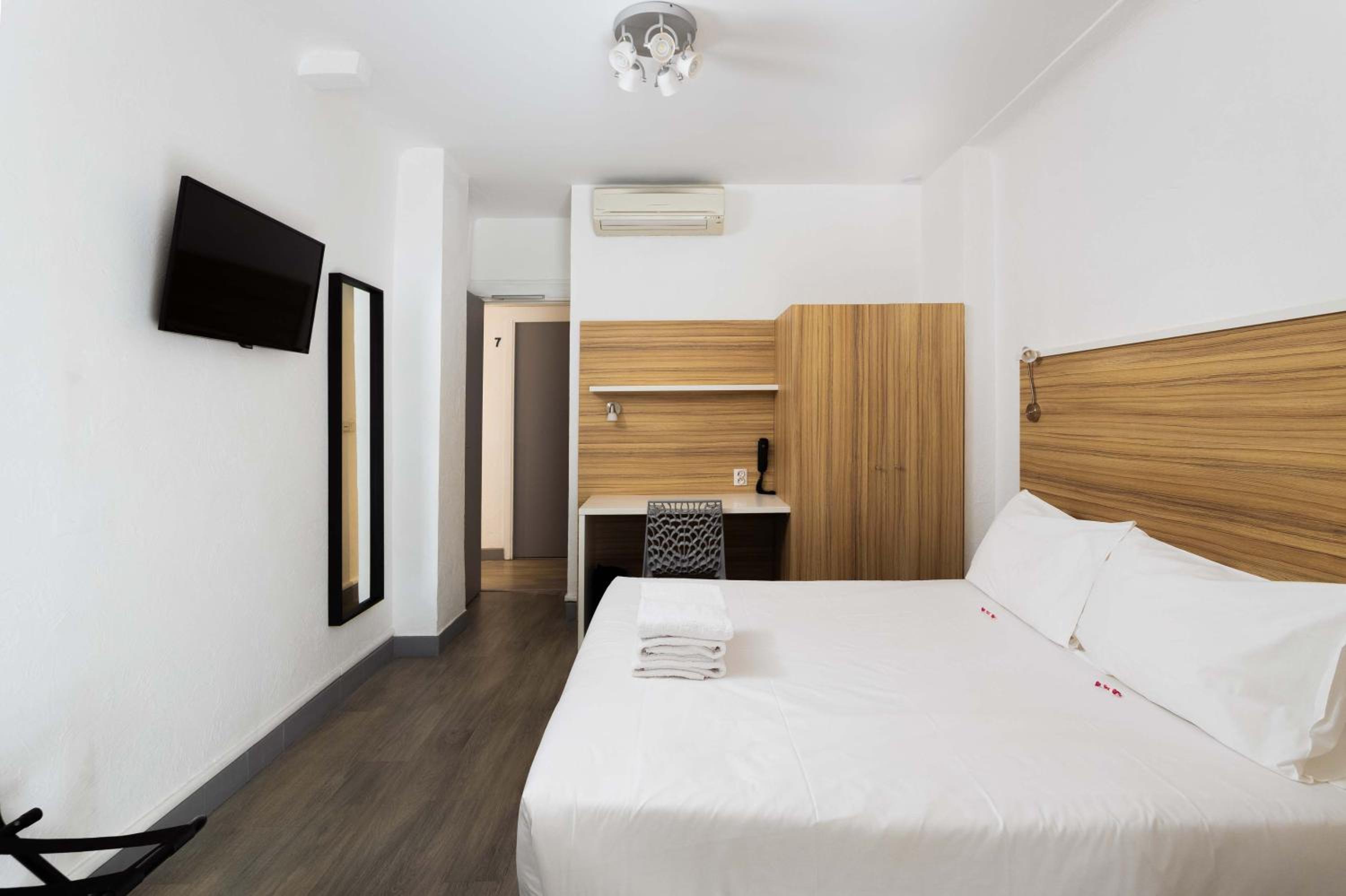 Superior Double Room 20 m2 with Private Terrace - Photo 3