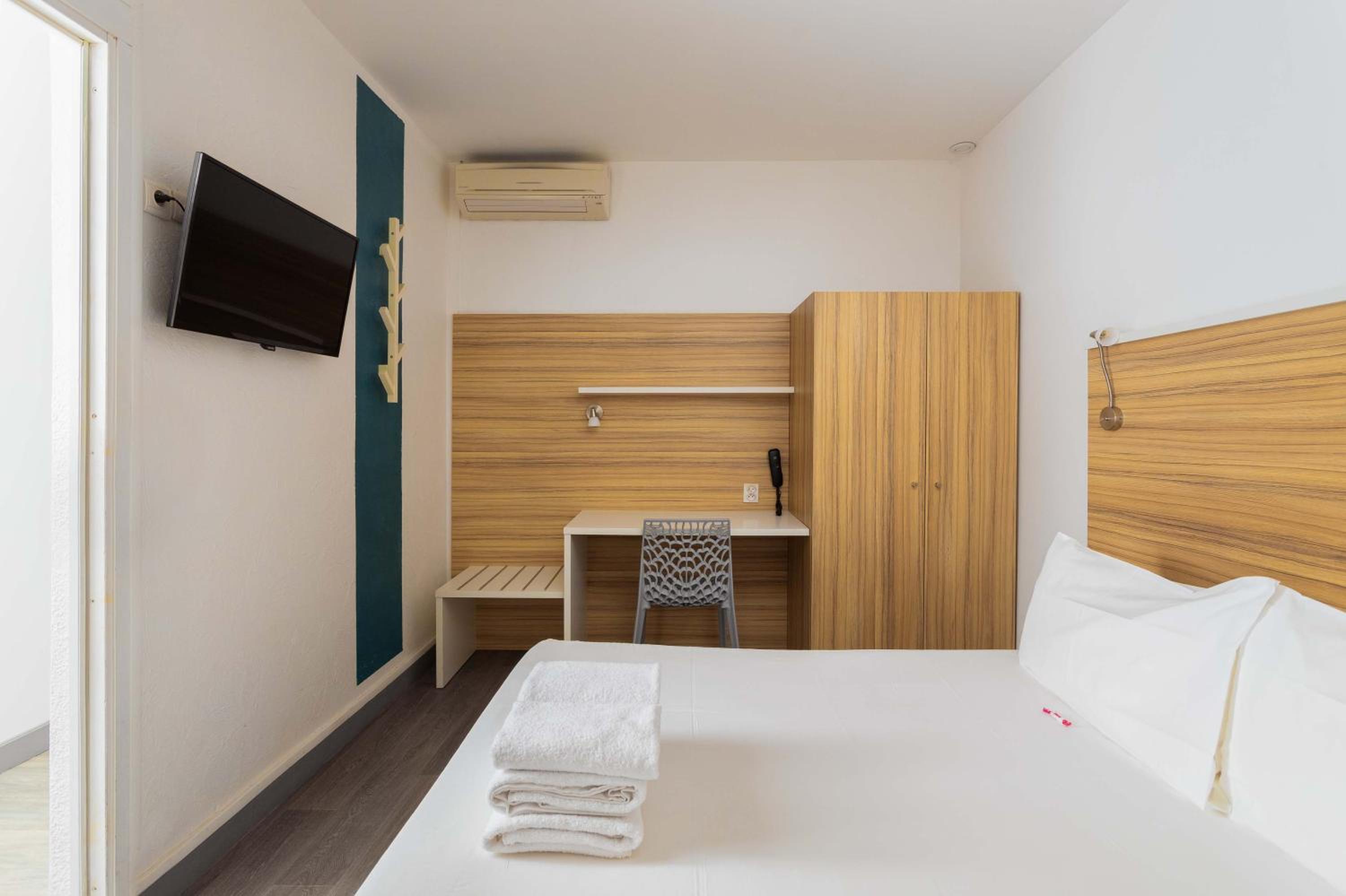 Superior Double Room 20 m2 with Private Terrace - Photo 2