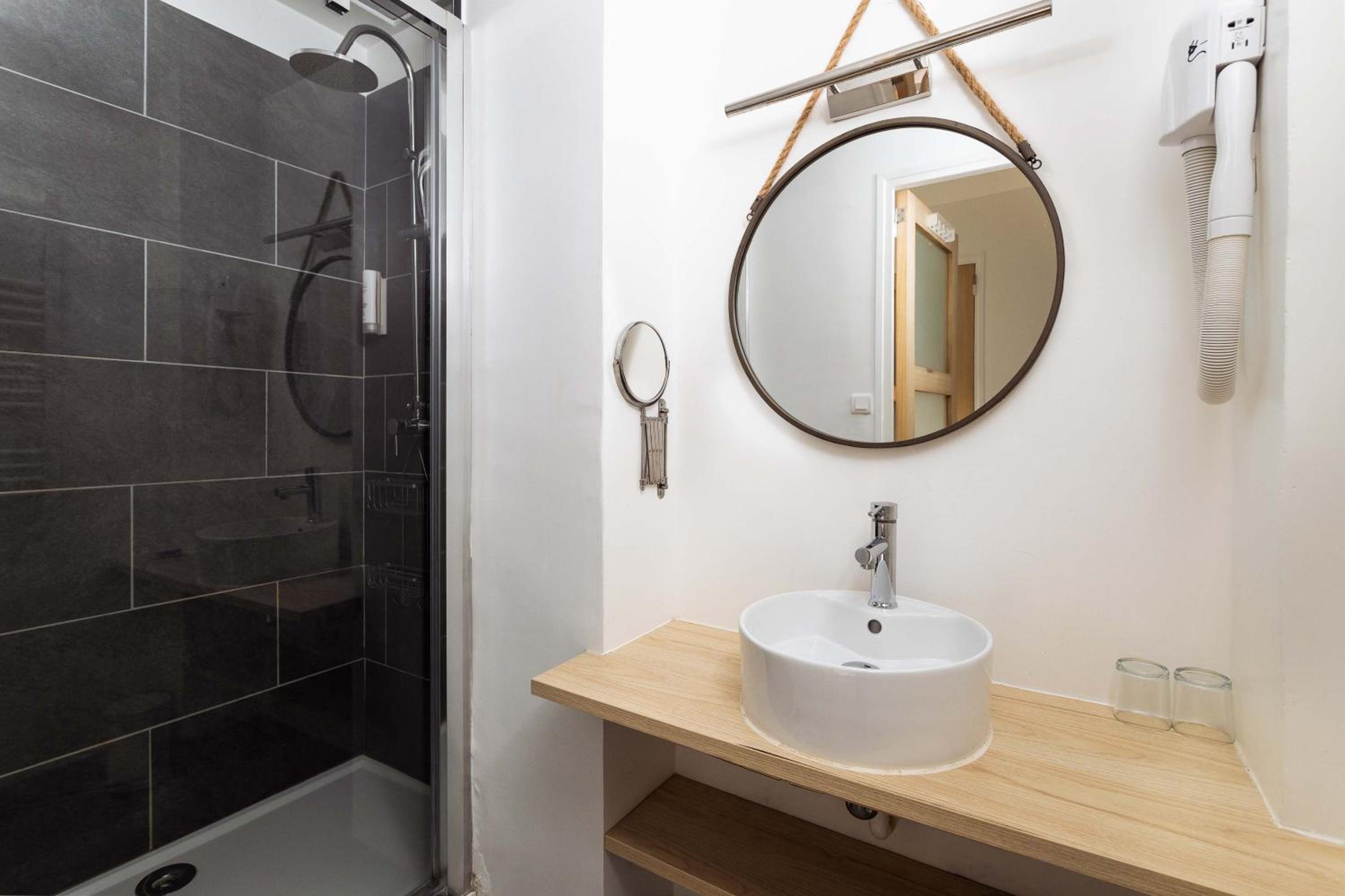 Superior Double Room 20 m2 with Private Terrace - Photo 12
