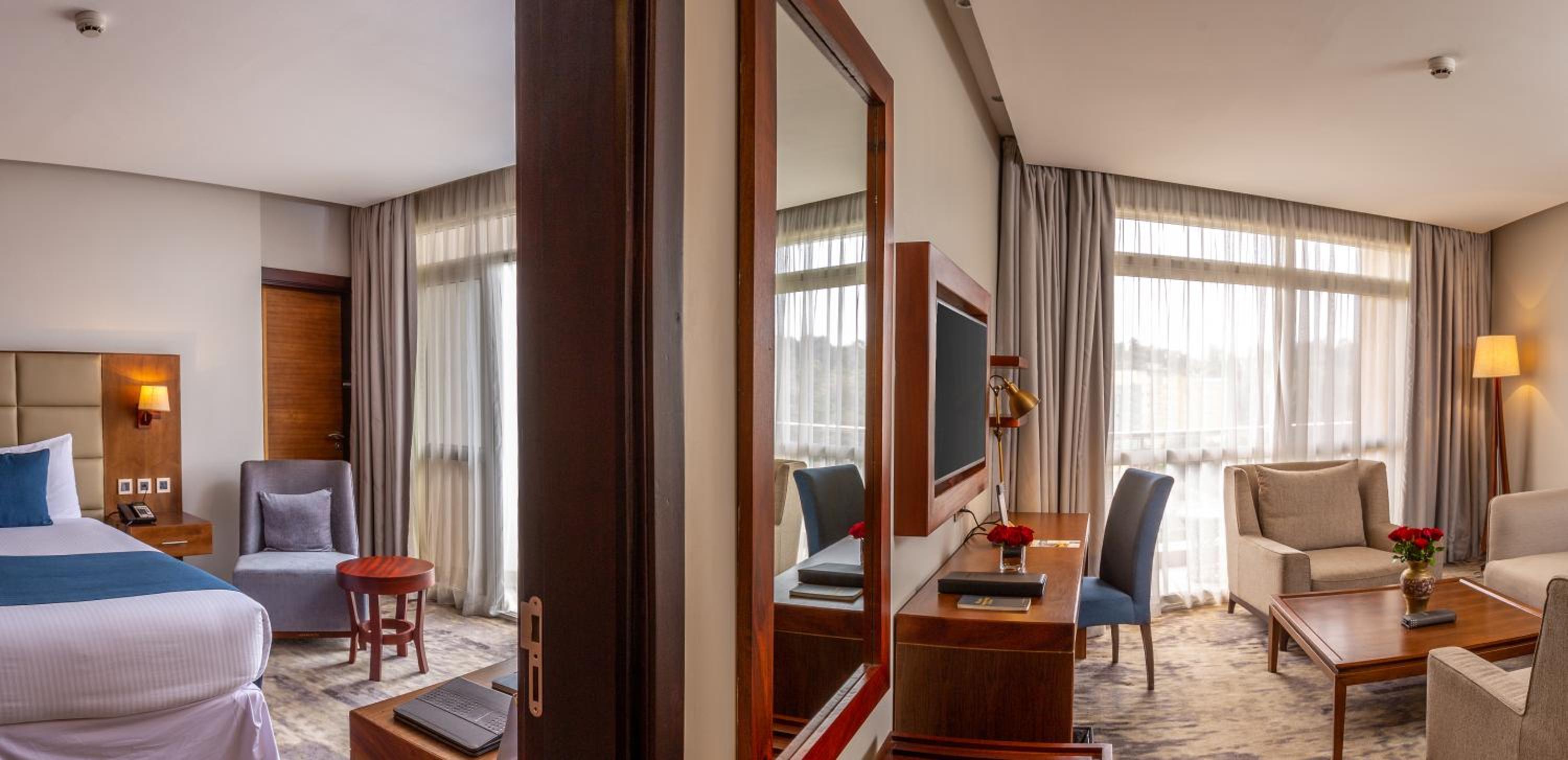 Executive Suite - 1 King Bed City Or Gold View 52Sqm Free Wifi Balcony photo 3