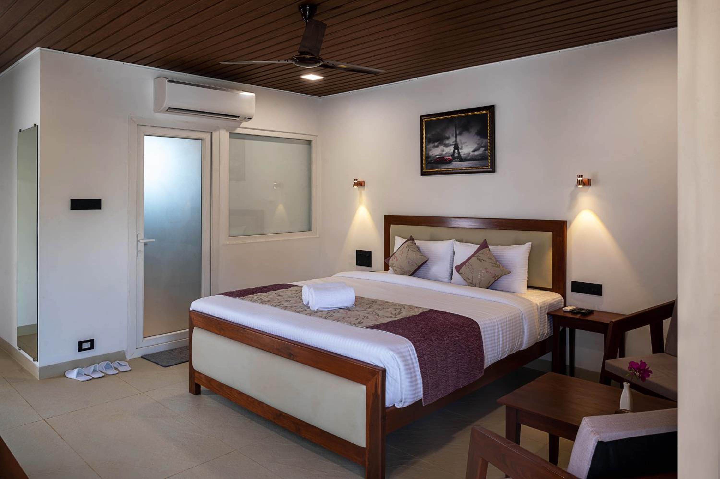 Deluxe Double Room With Balcony photo 3