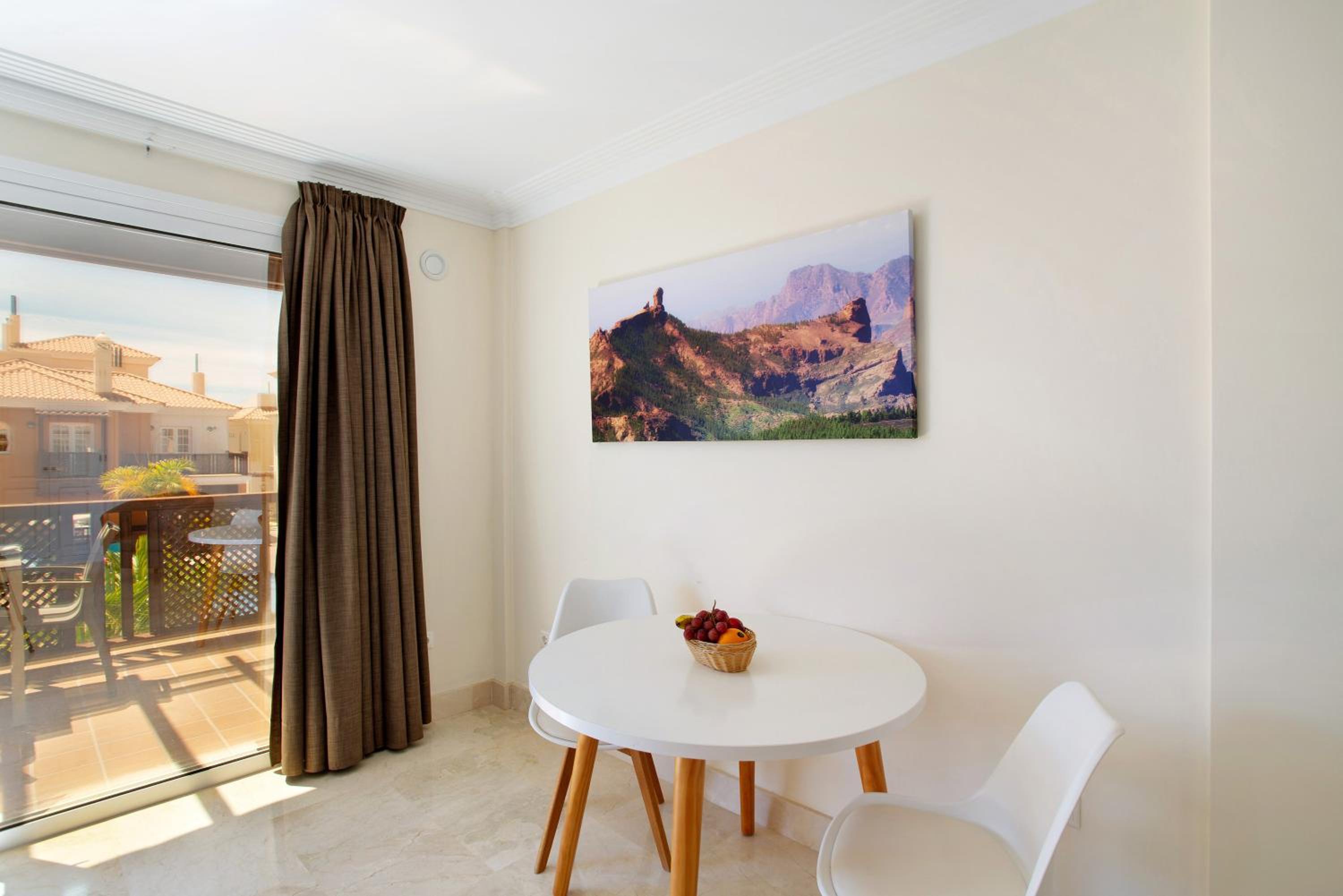 Superior One-Bedroom Apartment photo 3