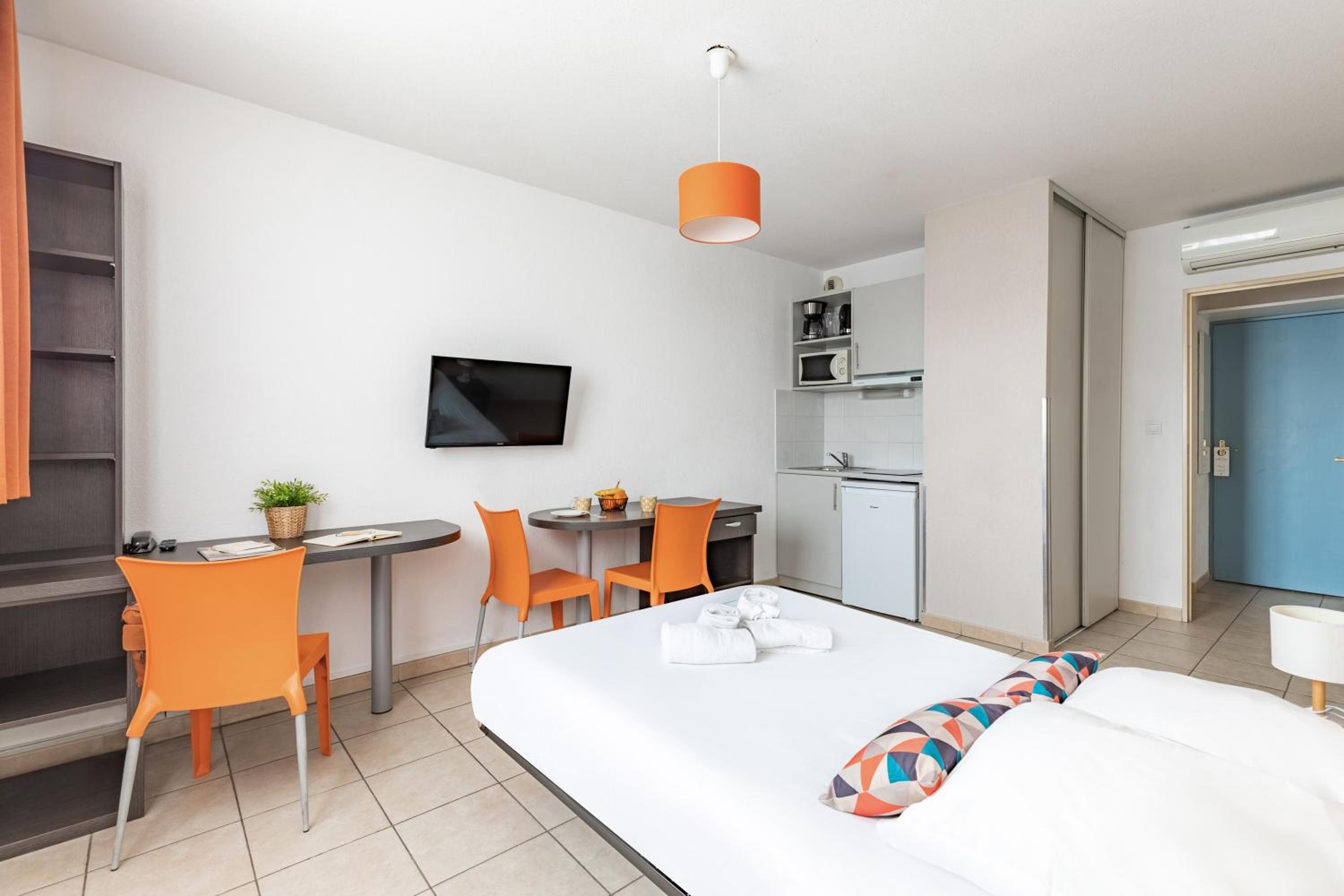 One-Bedroom Apartment - Photo 1