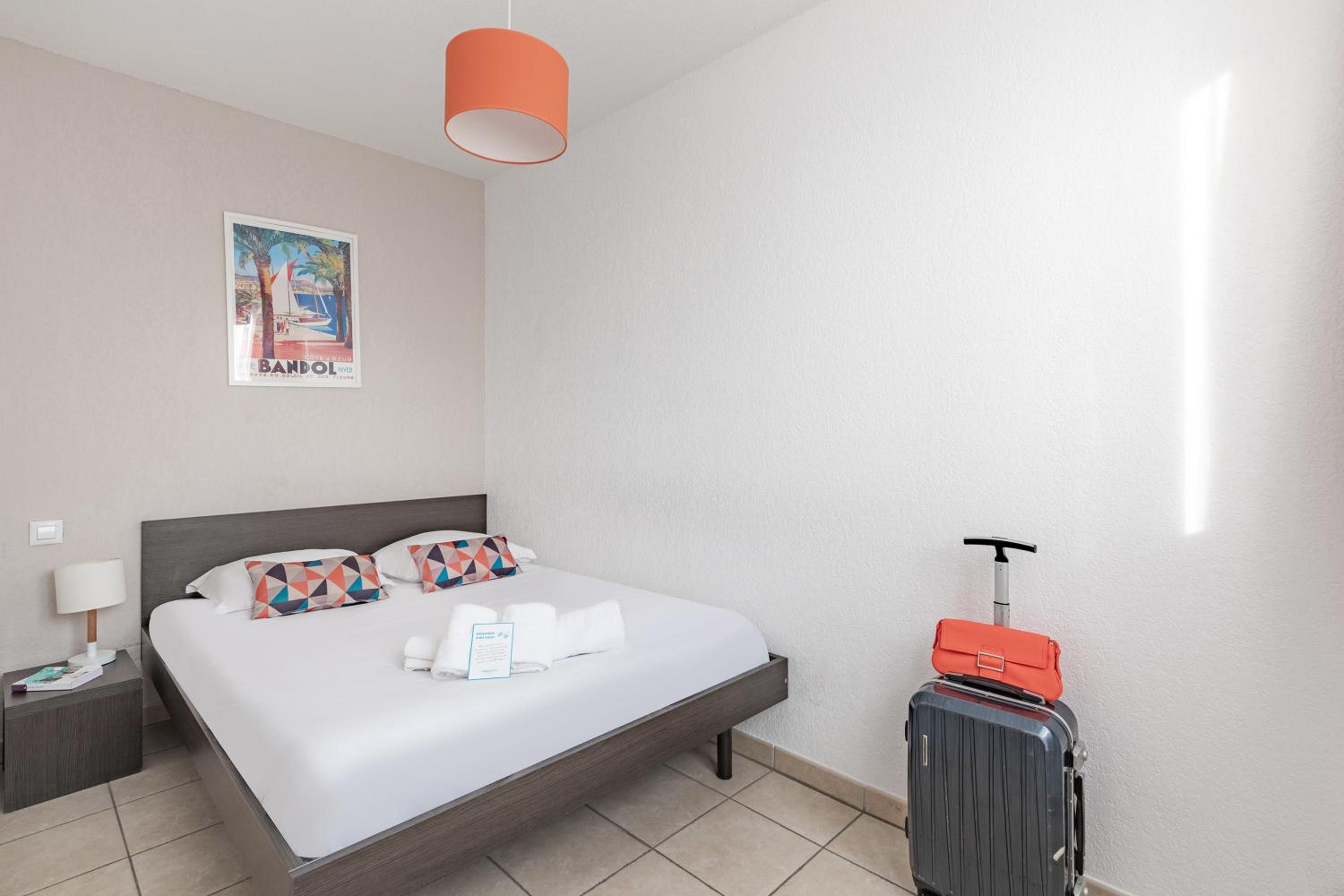One-Bedroom Apartment - Photo 4