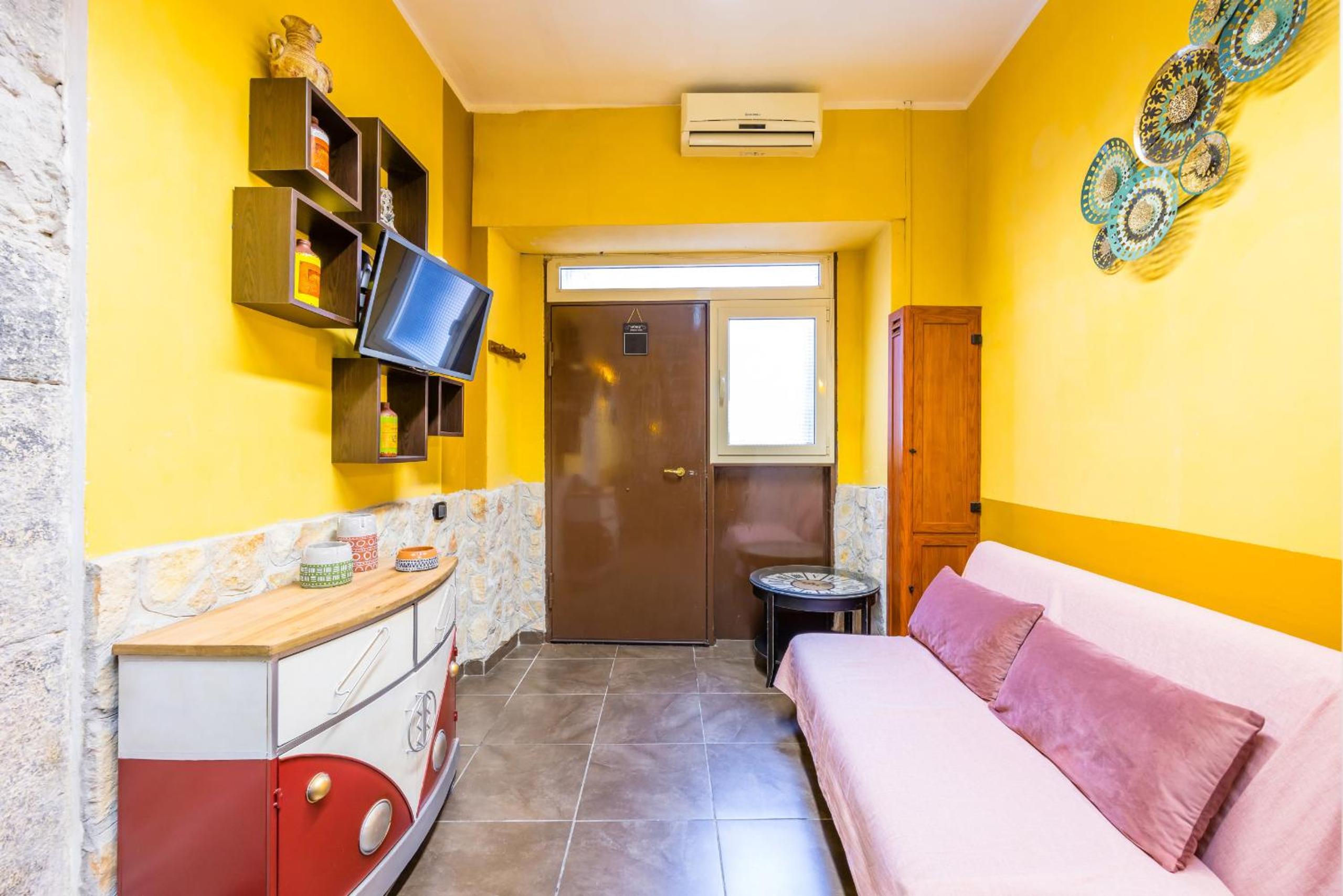 Studio Apartment