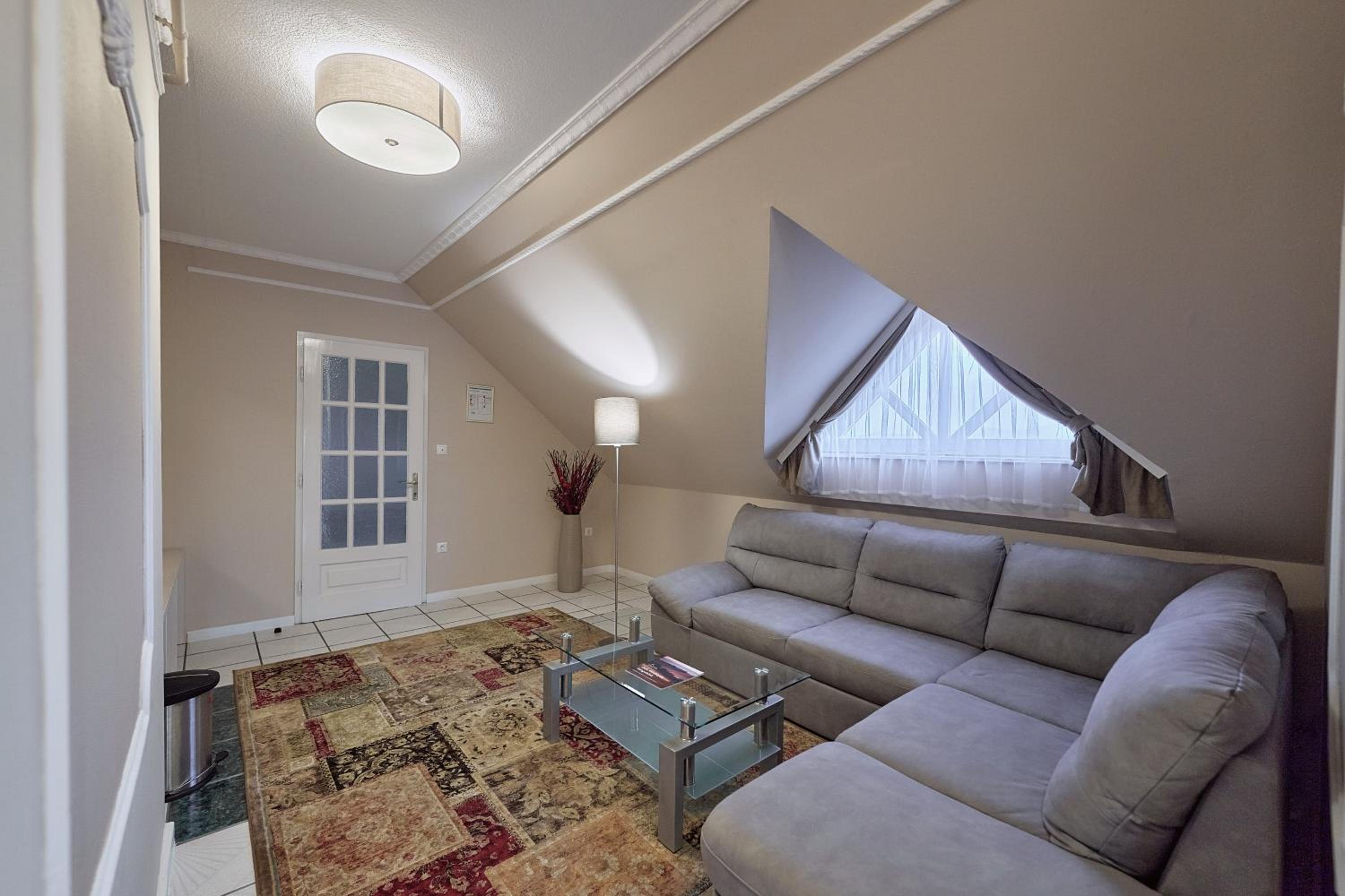 Attic Two-Bedroom Apartment - Photo 4