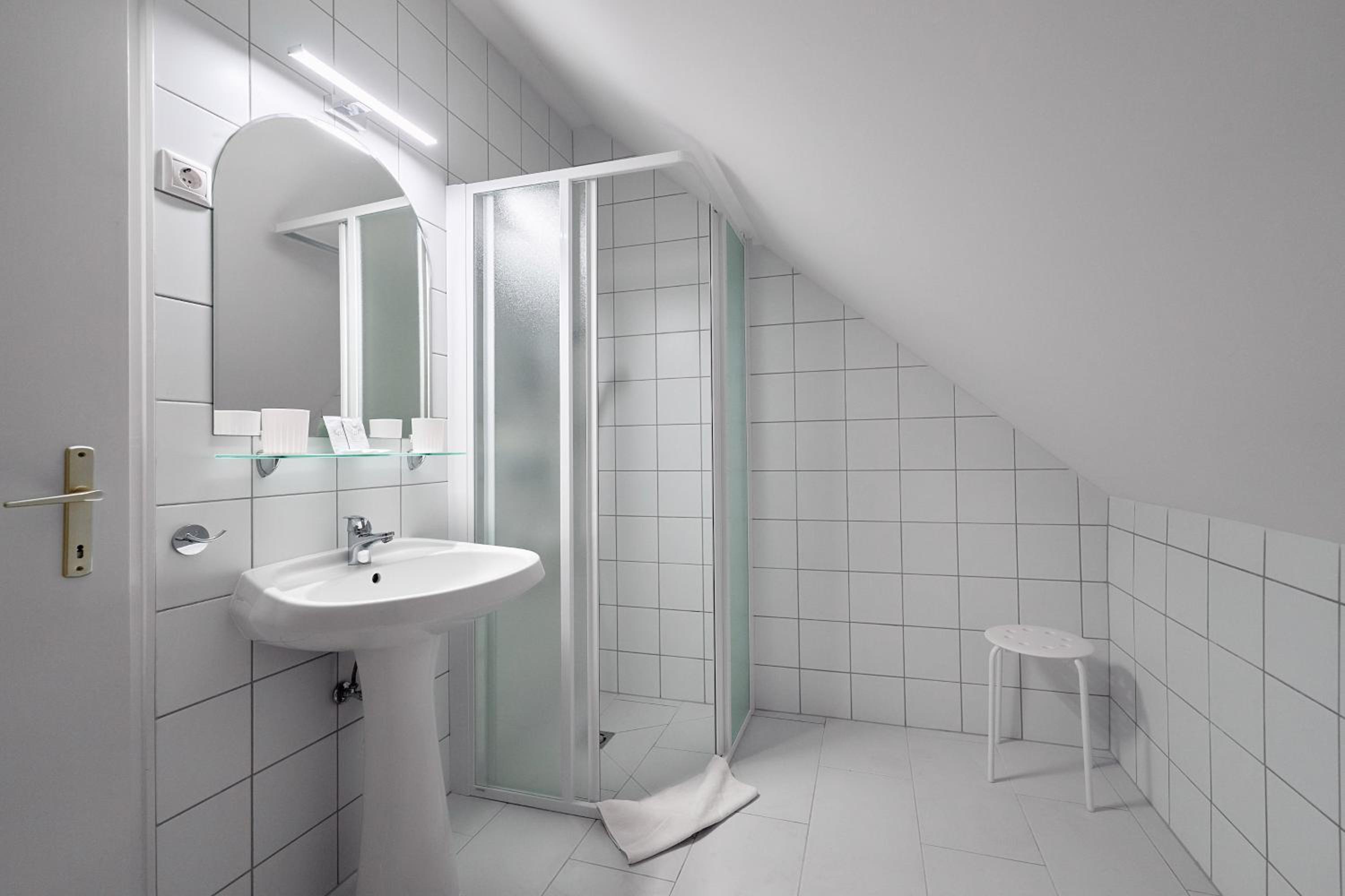 Attic Two-Bedroom Apartment - Photo 3