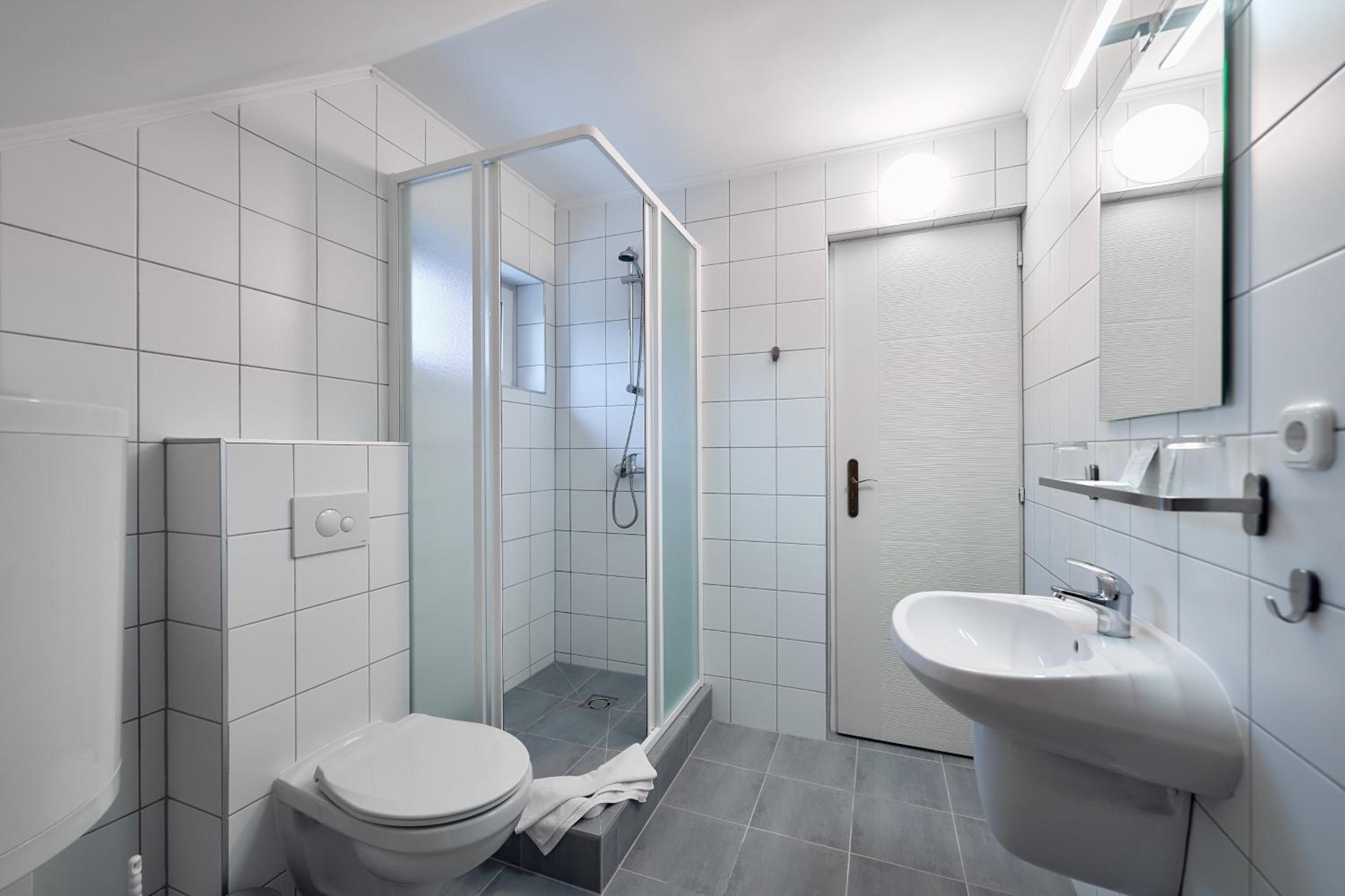 Large Double Room - Photo 2