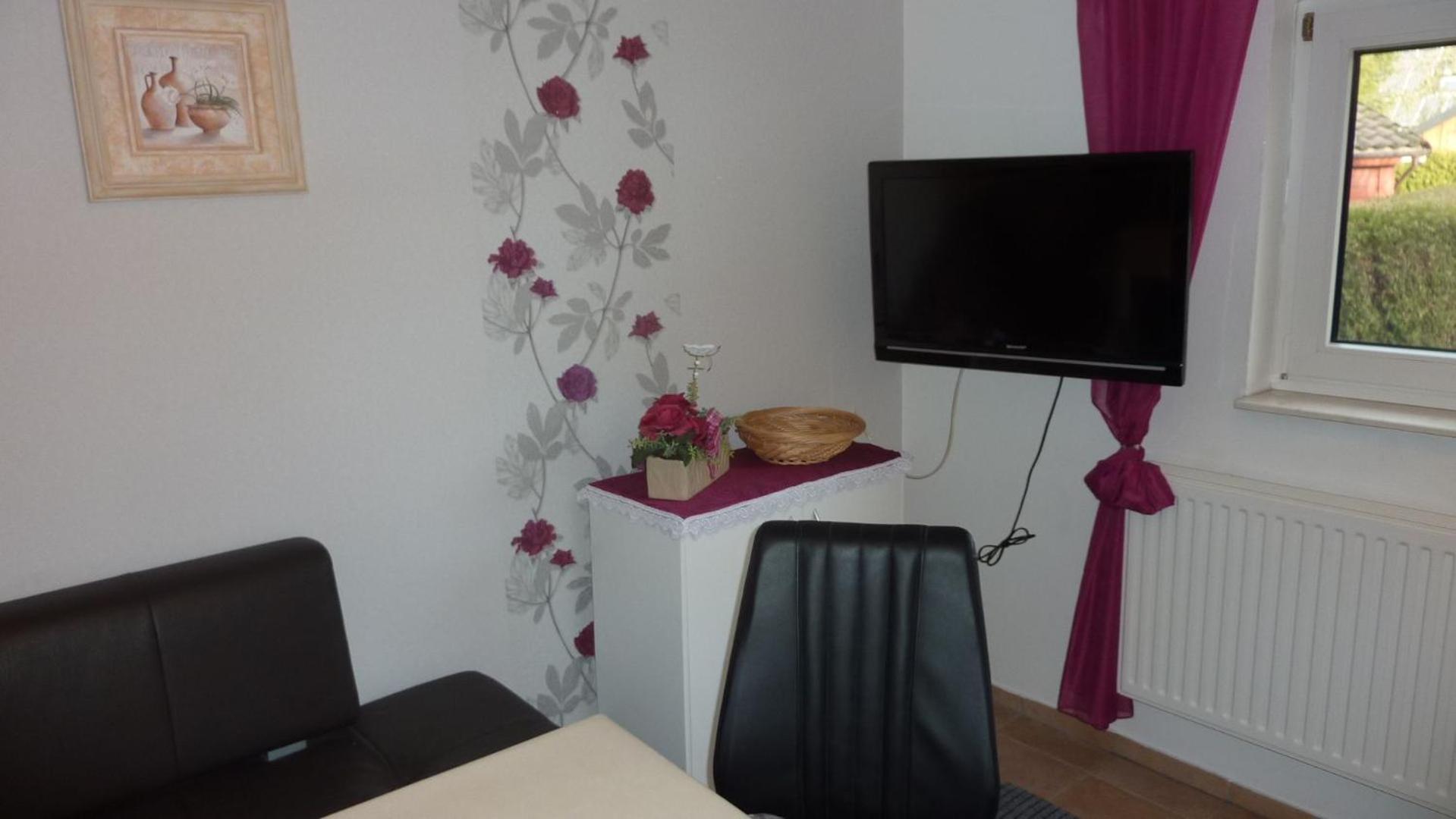 Two-Bedroom Apartment with Shower photo 2