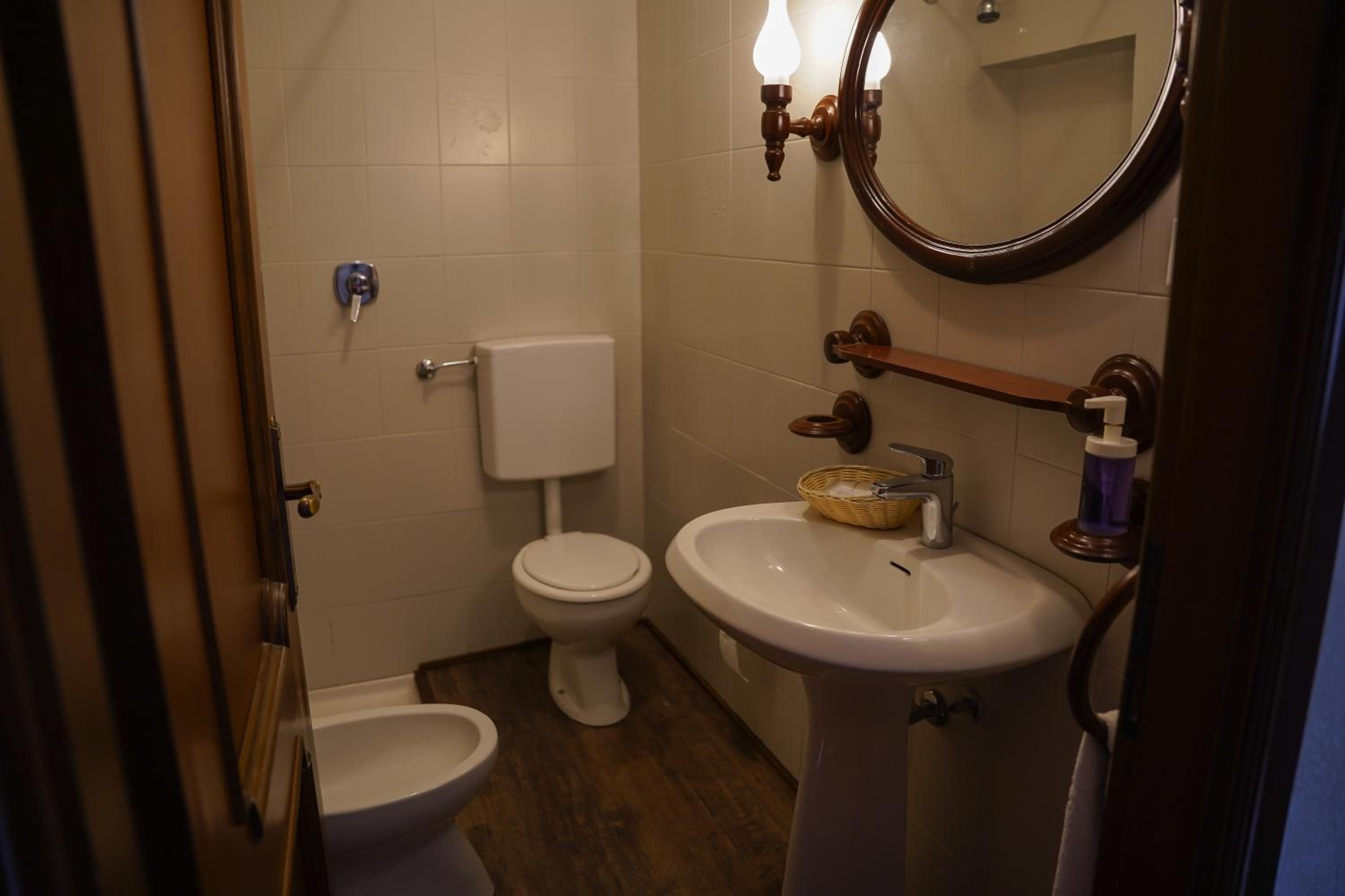 Standard Double Room photo 3
