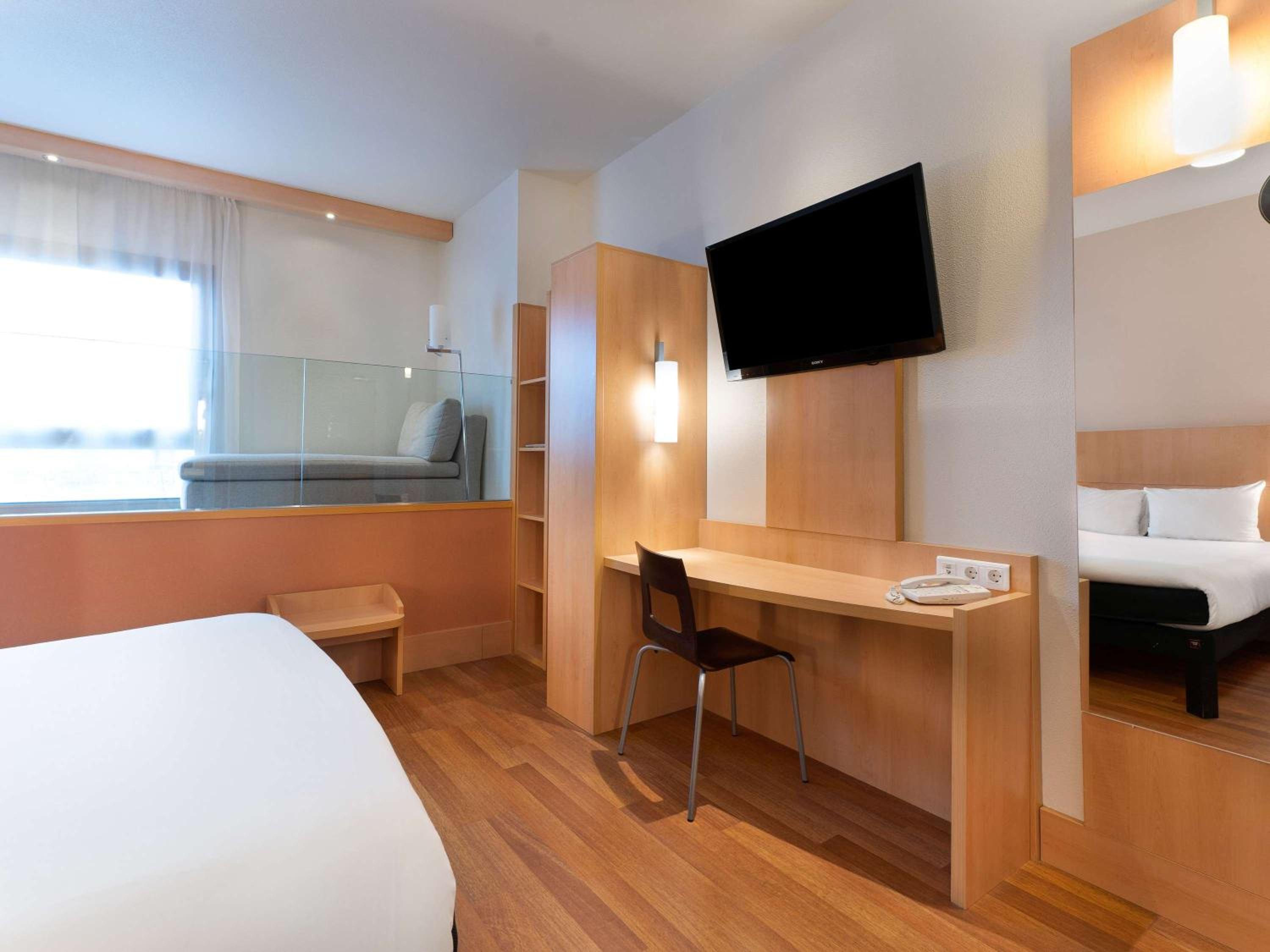 Double Room - Photo 15