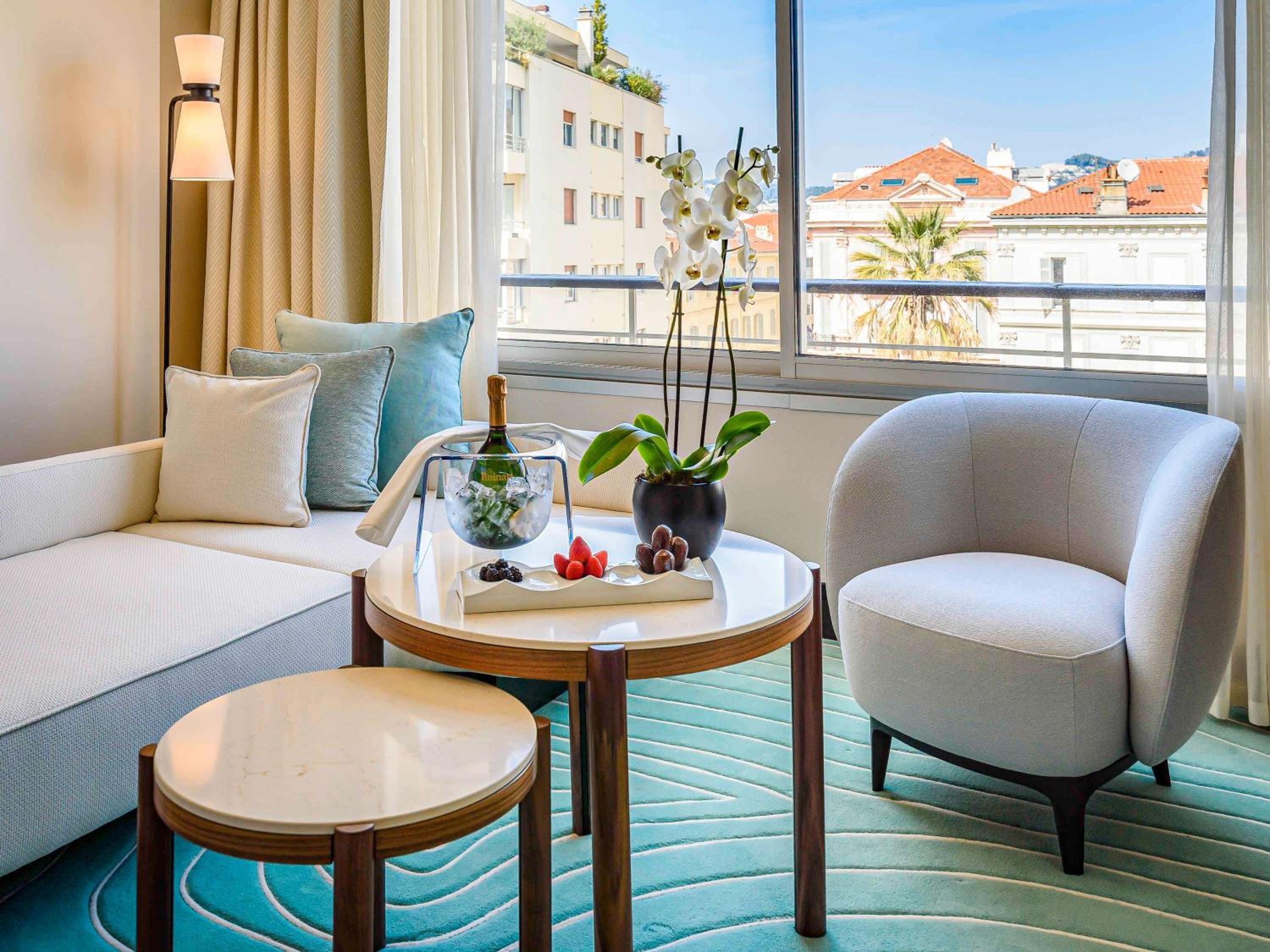 Deluxe Junior Suite with city view - Photo 1