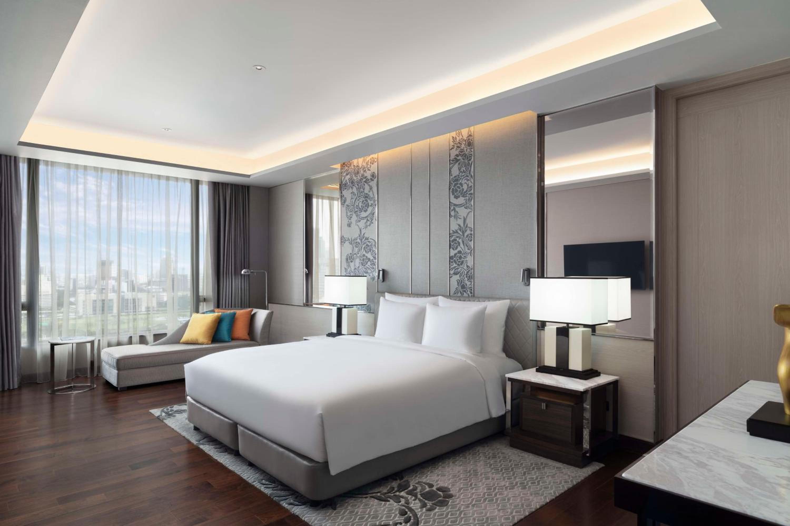 Sindhorn Royal Suite