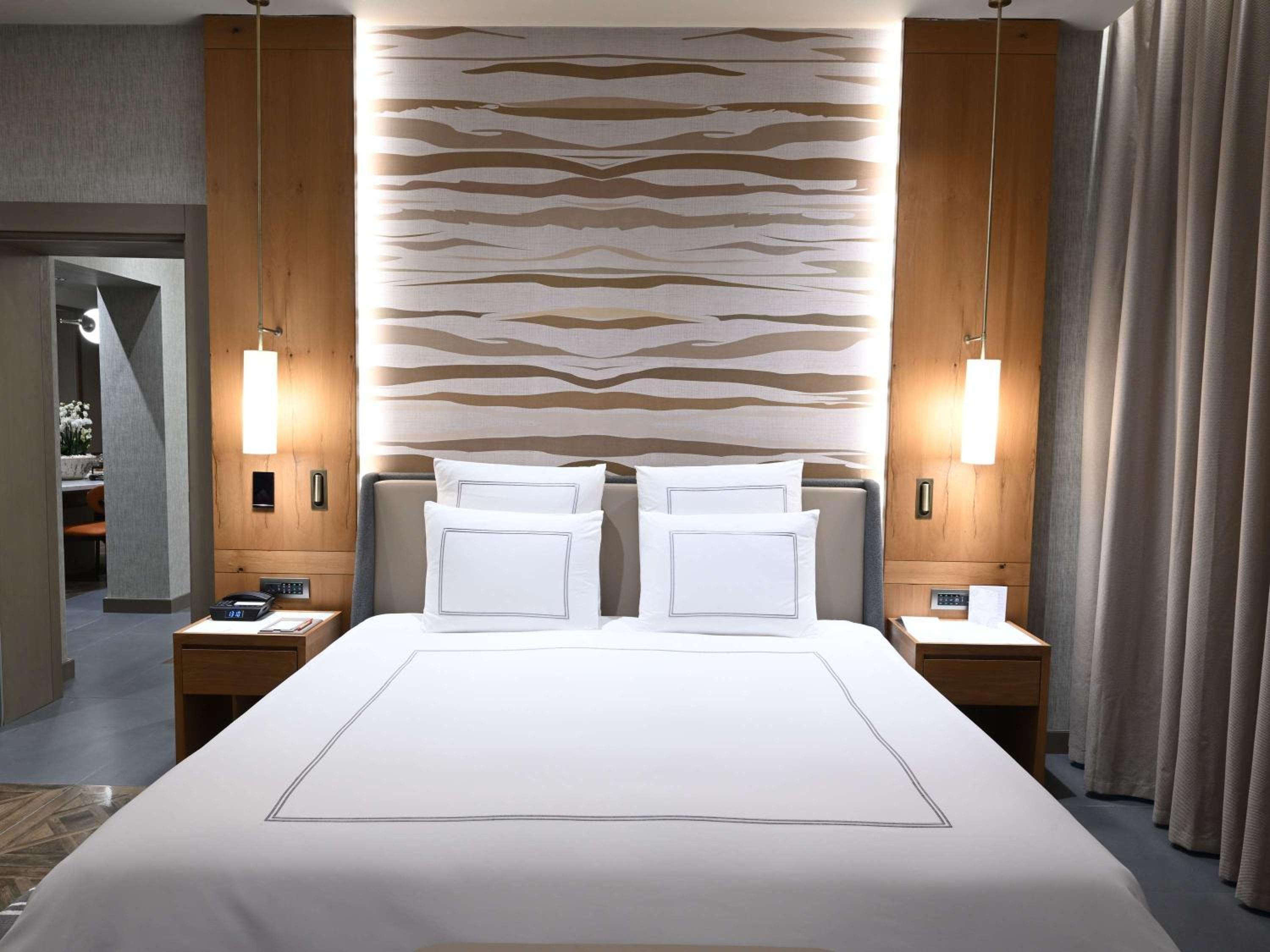 Presidential Suite thumbnail 5