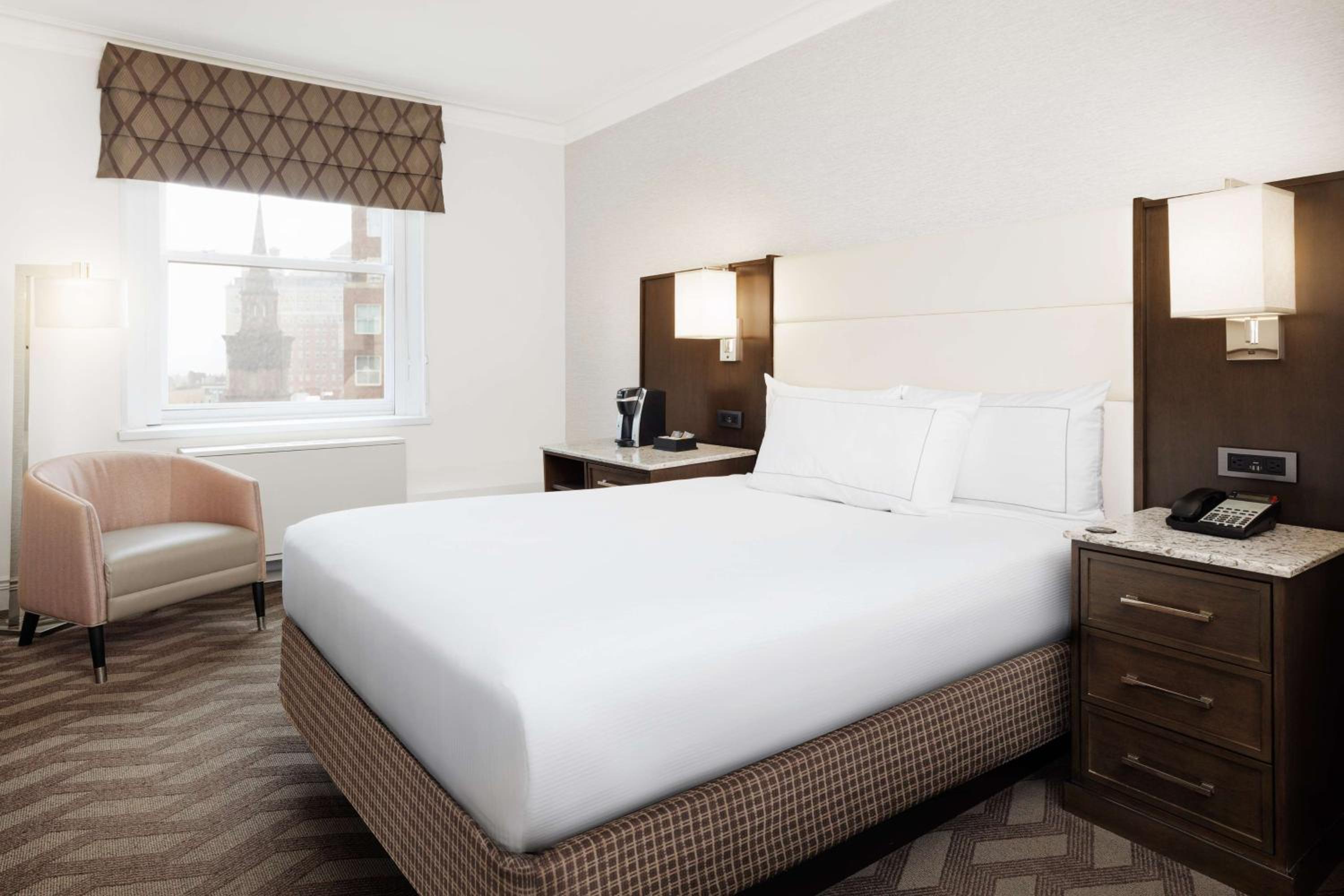 Deluxe Queen Room - Photo 3