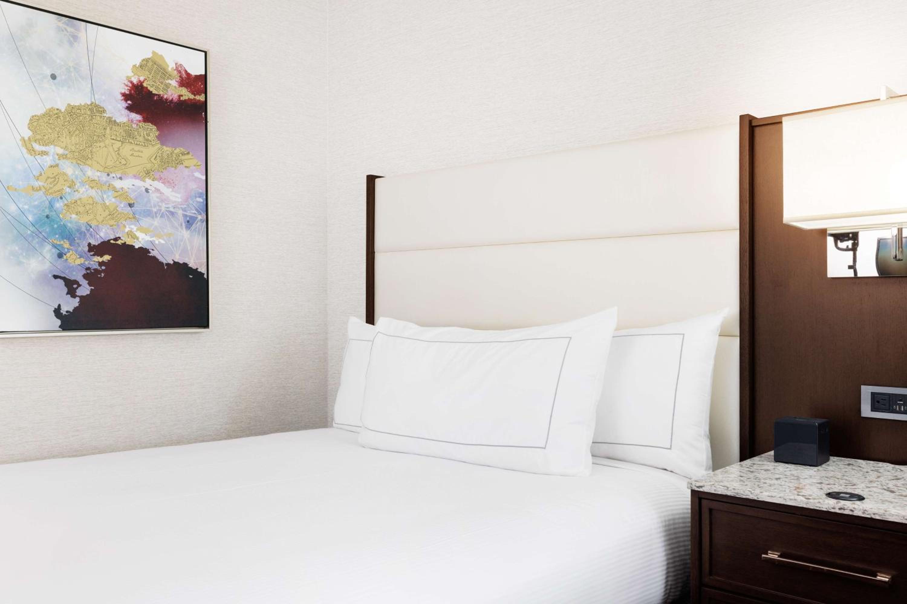 Superior Queen Room with Two Queen Beds - Photo 4