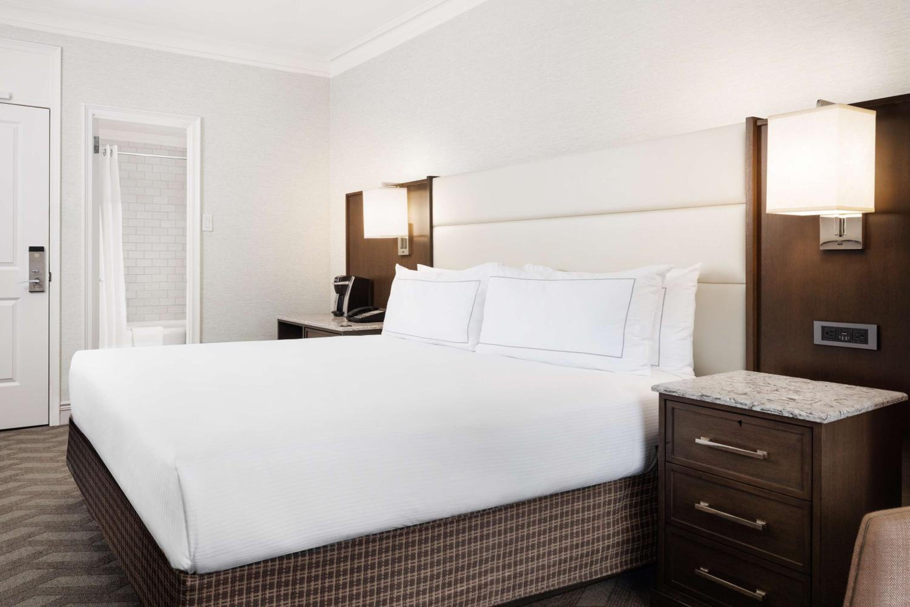 Superior King Room - Photo 2