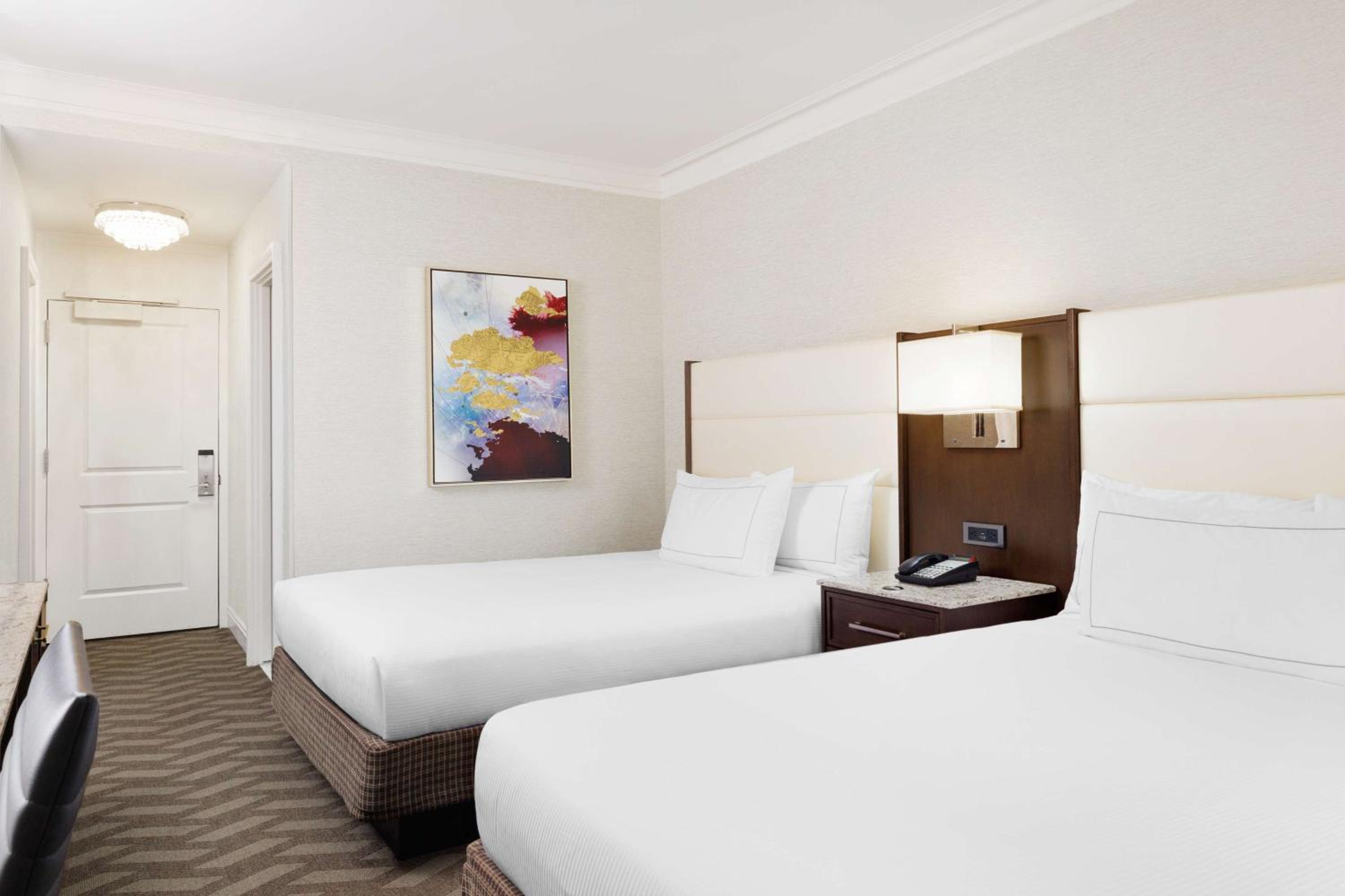 Superior Queen Room with Two Queen Beds - Photo 3