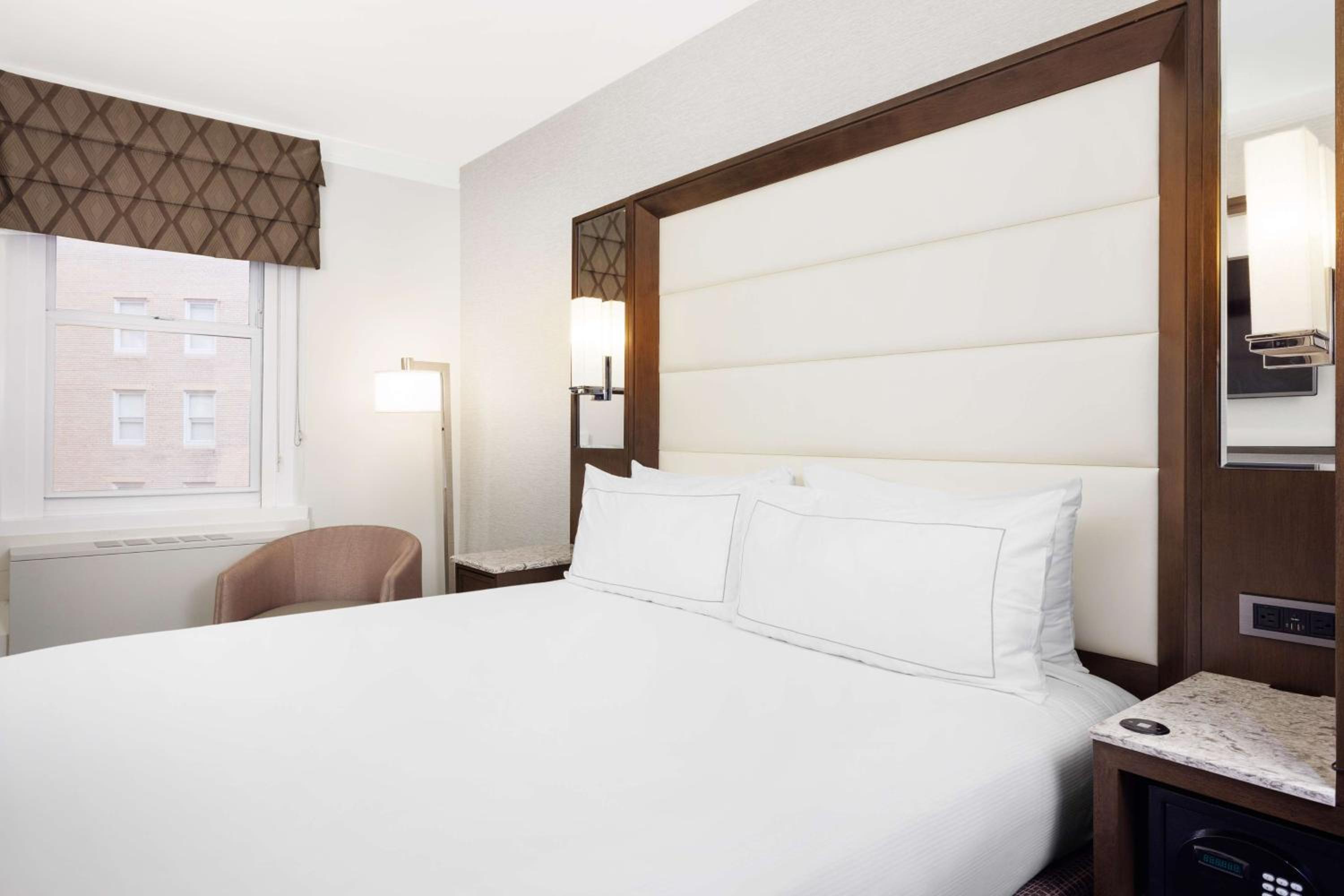 Superior King Room - Photo 3
