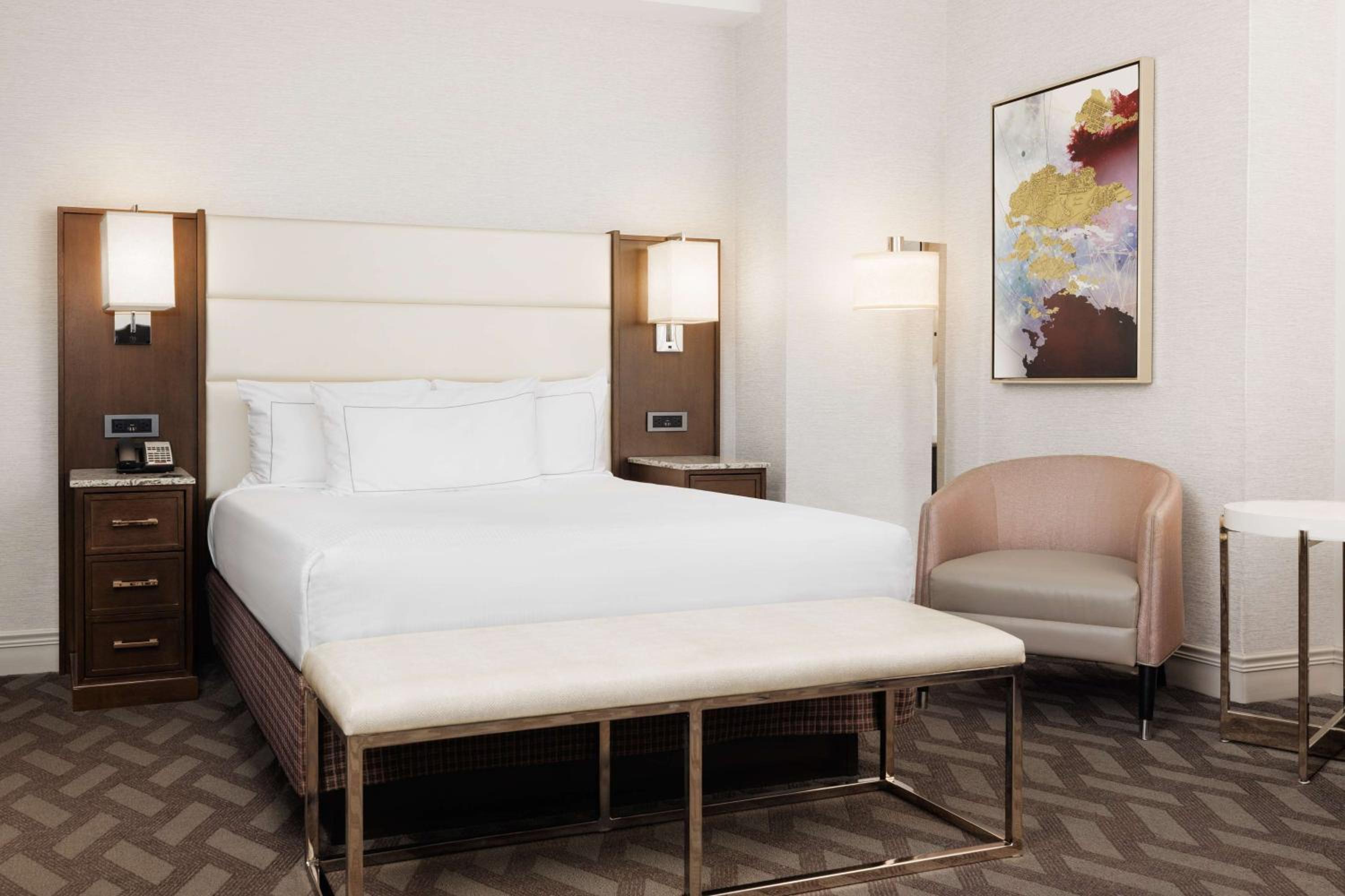 Deluxe Queen Room - Photo 4
