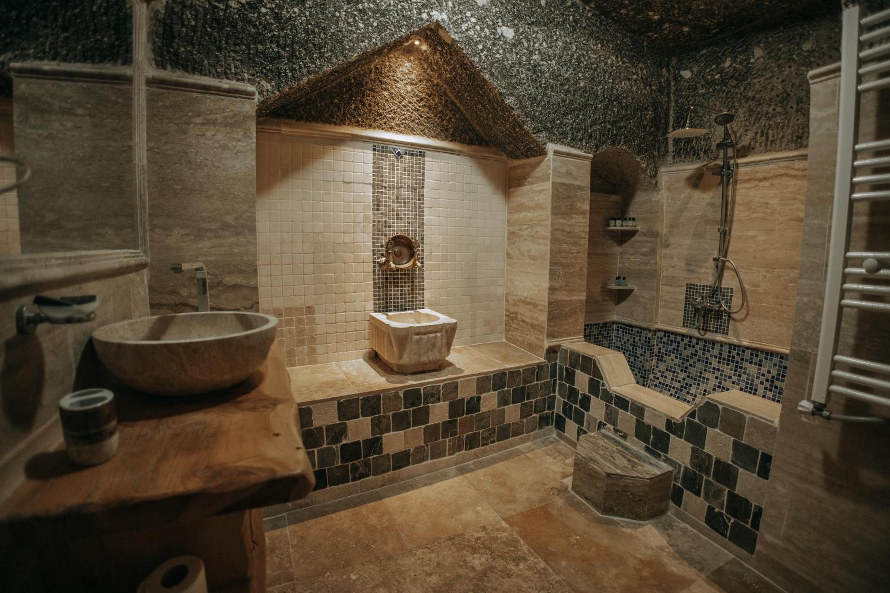 Family Cave Suite - Photo 11