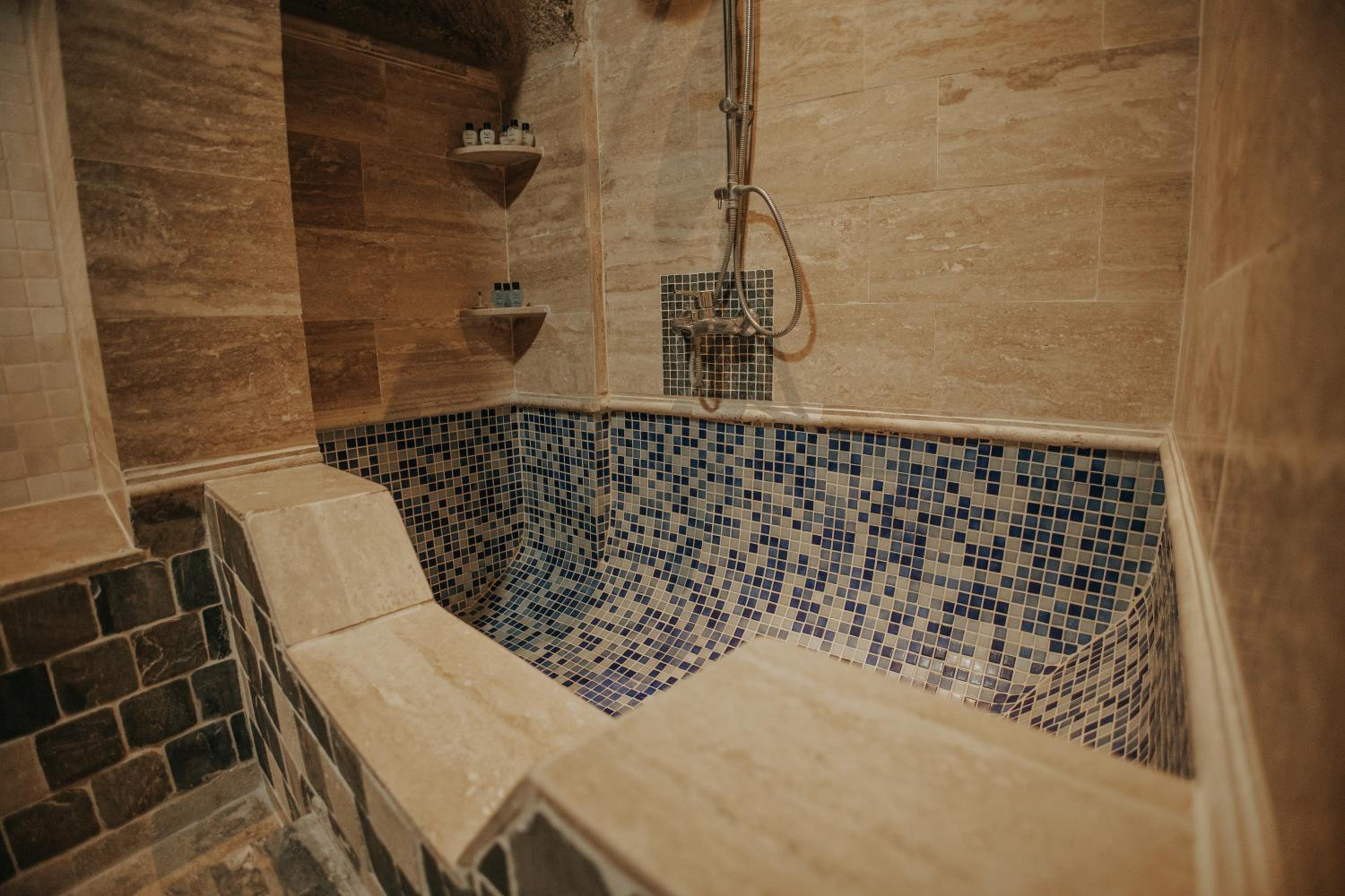 Family Cave Suite - Photo 12