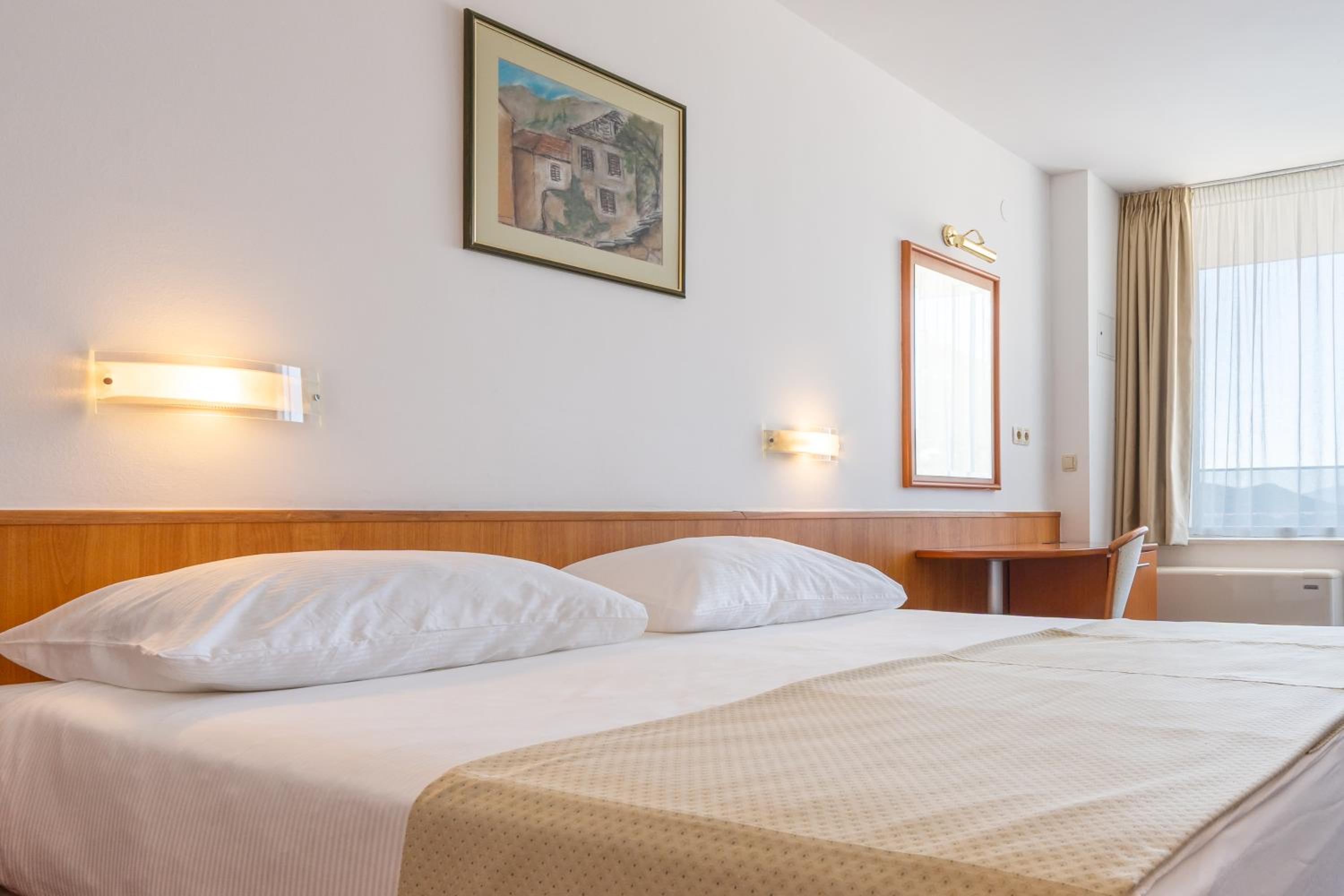 Standard Double or Twin Room with Sea View photo 1