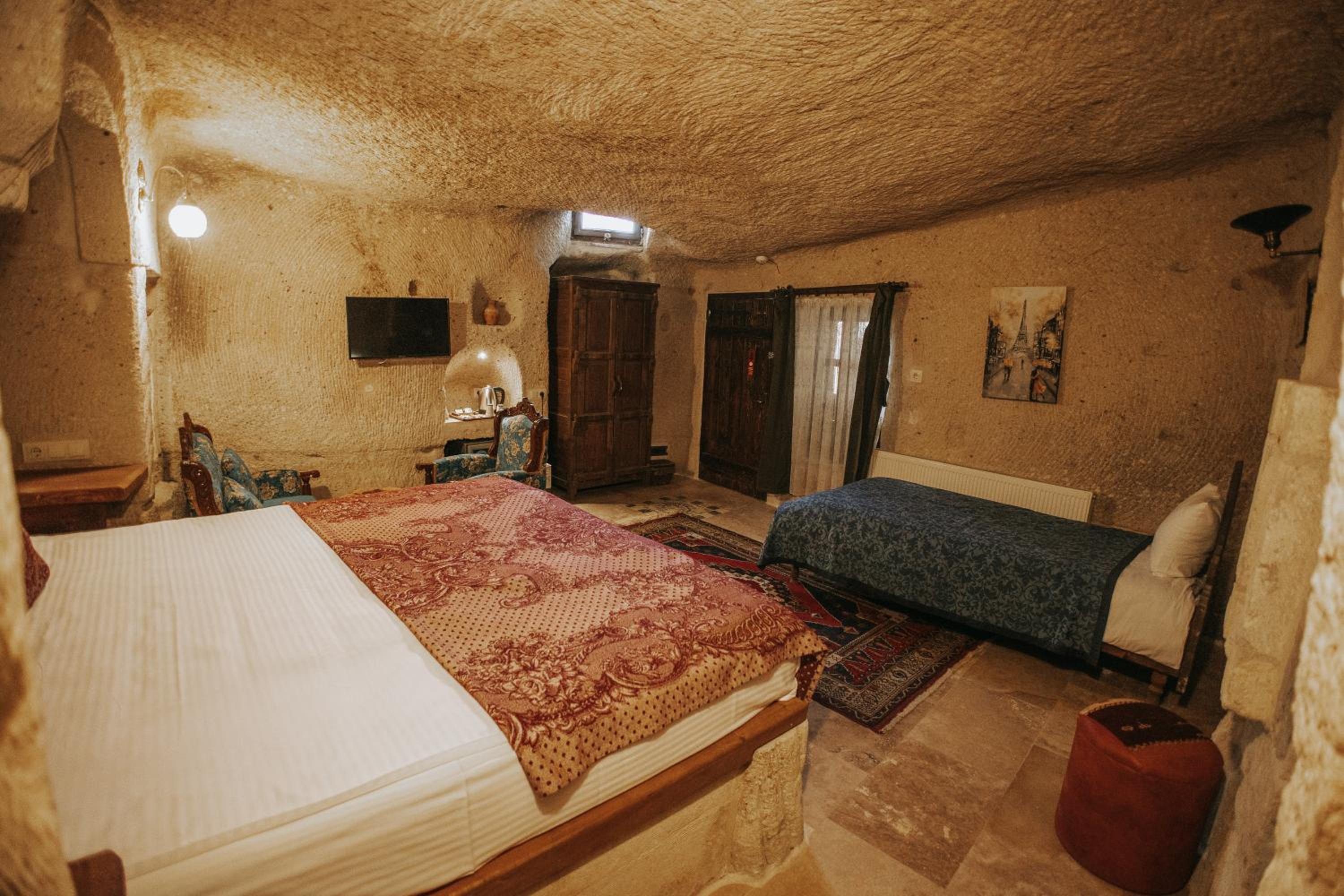 Family Cave Suite - Photo 9