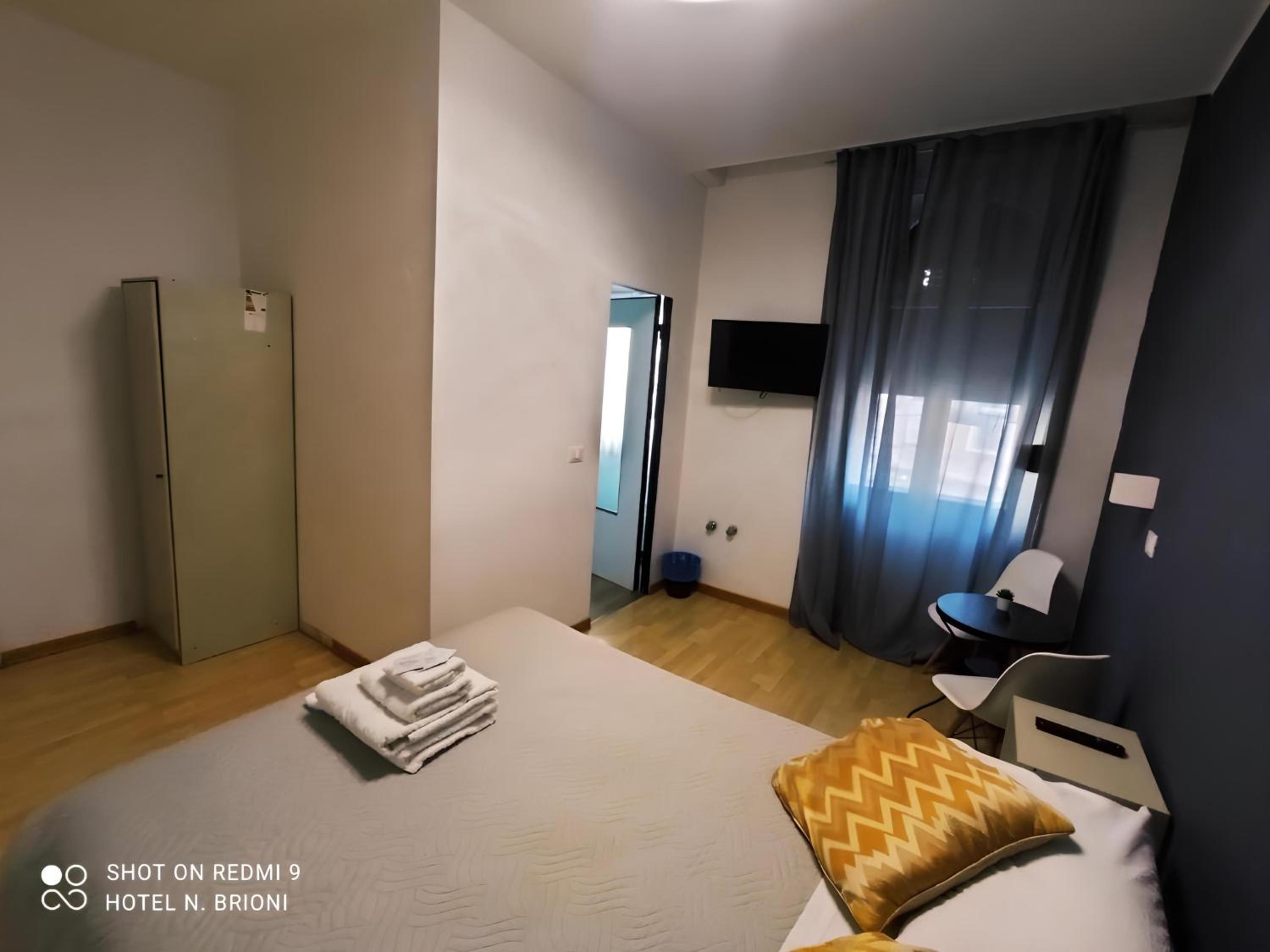Double Room - Photo 9