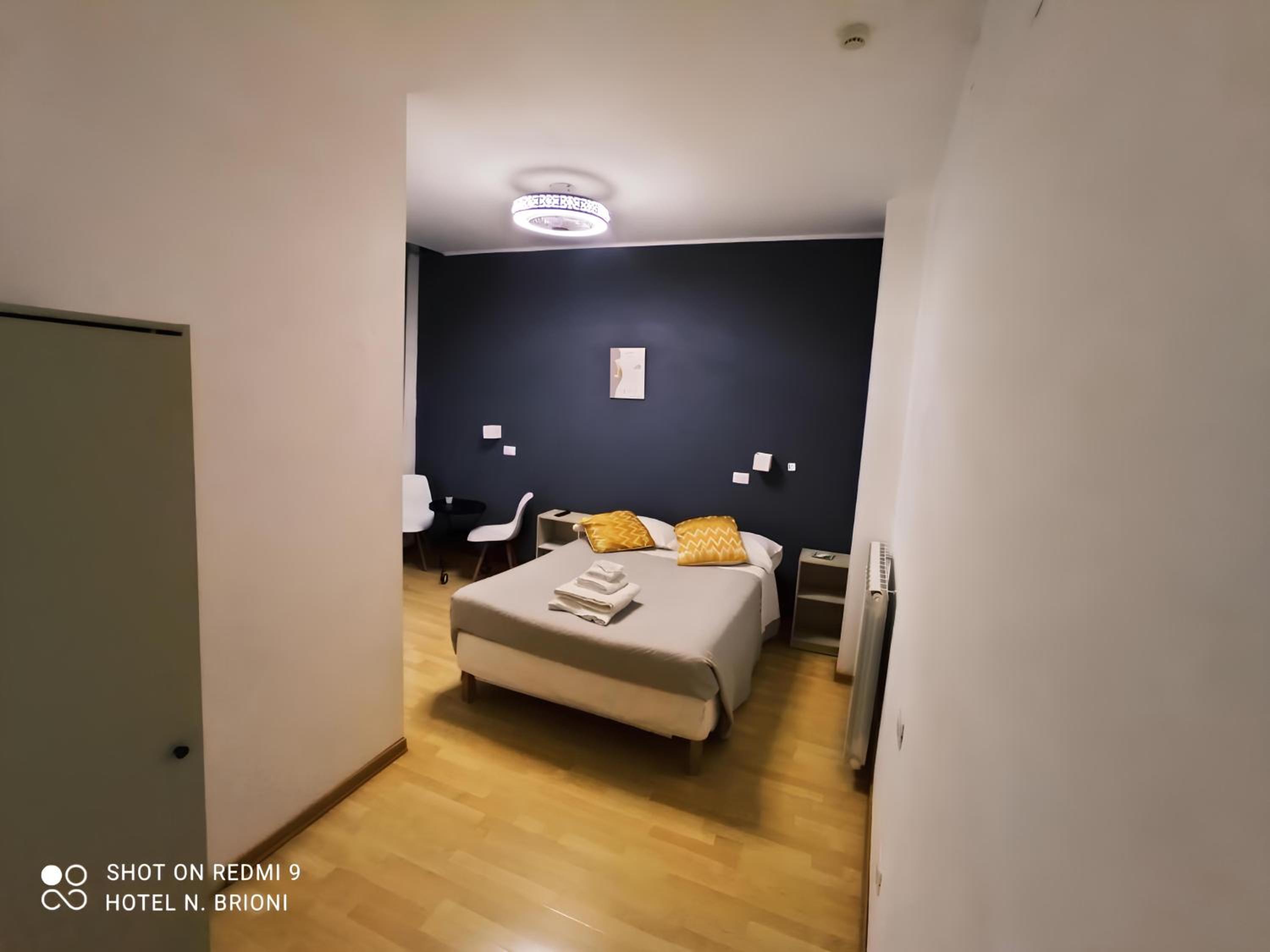 Double Room - Photo 10
