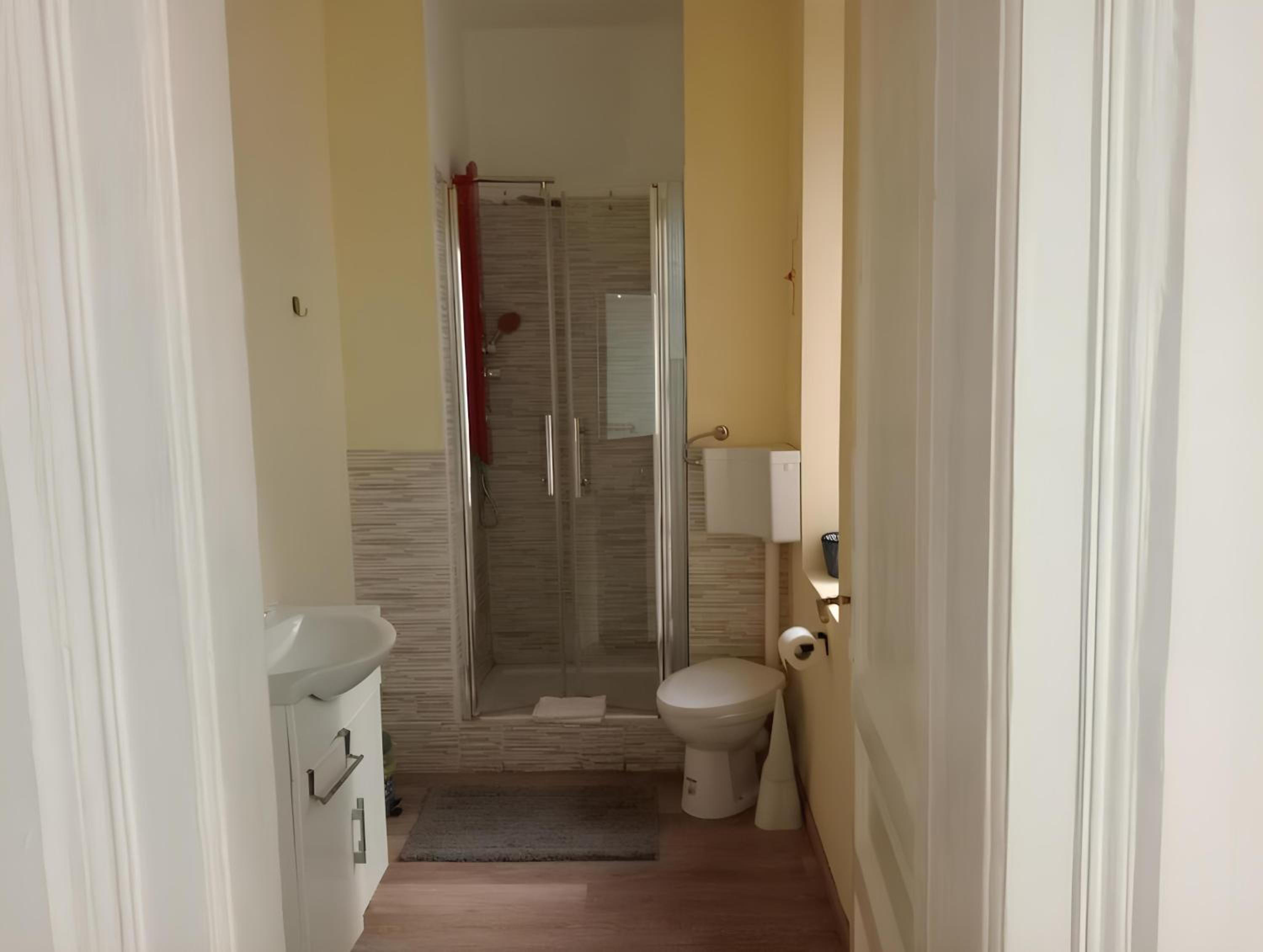 Double Room - Photo 11