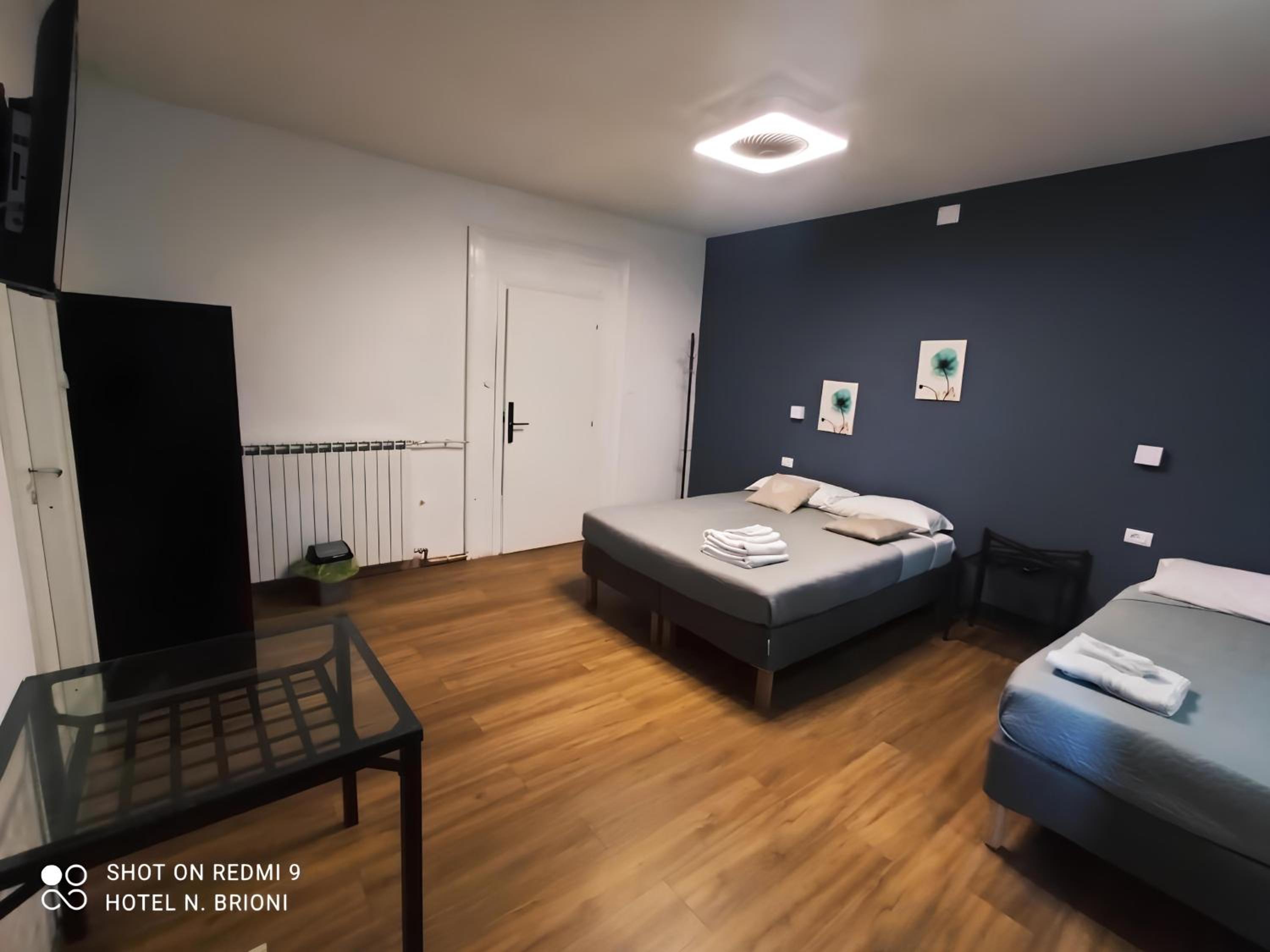 Double Room - Photo 7
