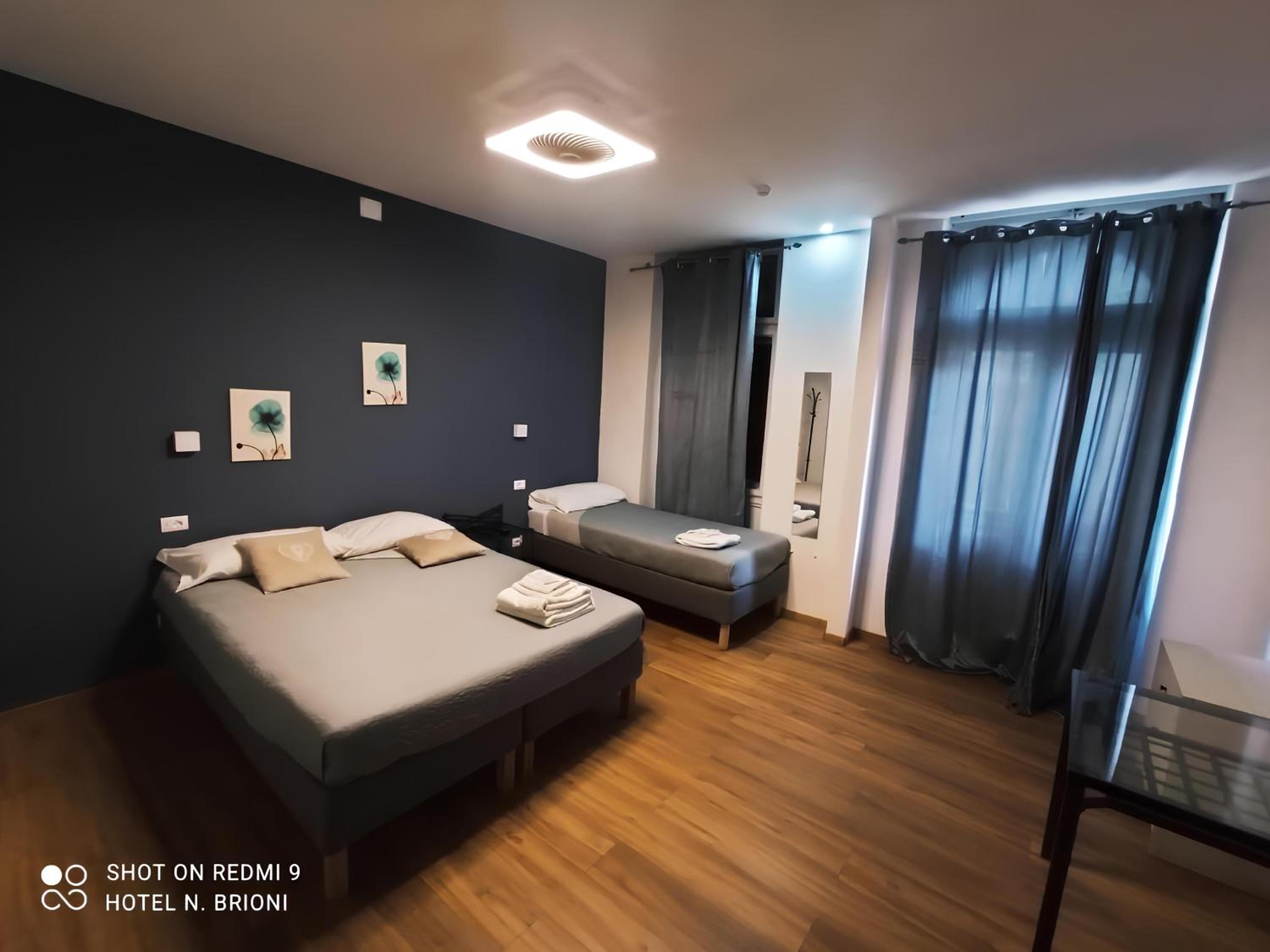 Double Room - Photo 8