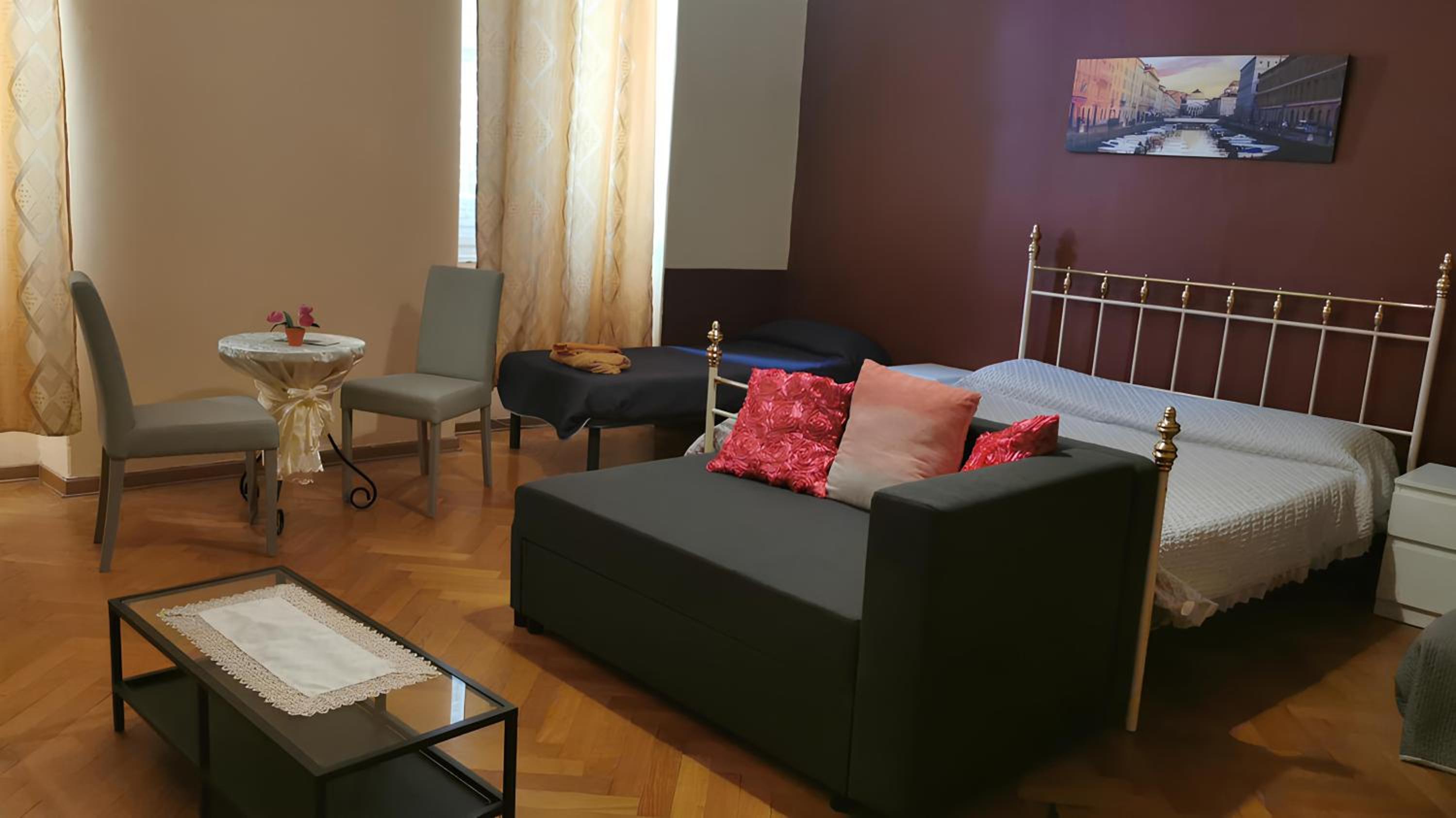 Double Room with Private External Bathroom - Photo 1