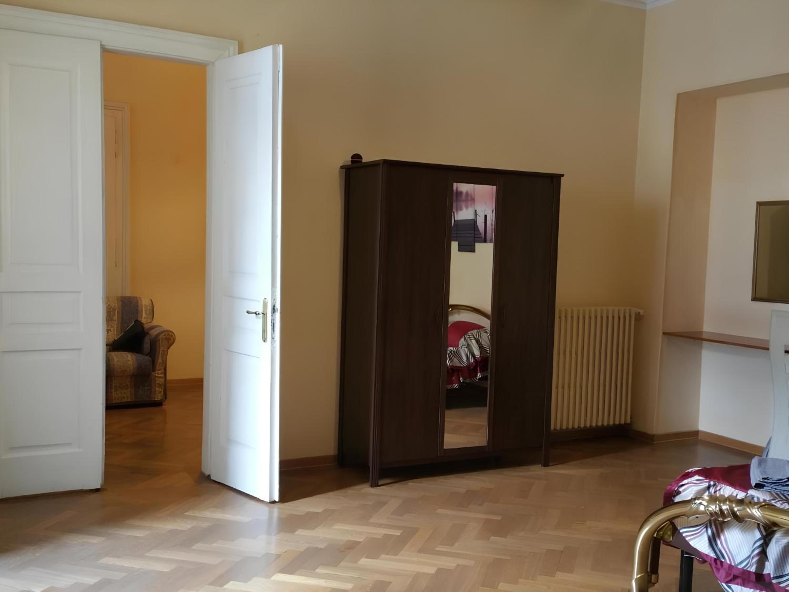 Double Room with Private Bathroom - Photo 2