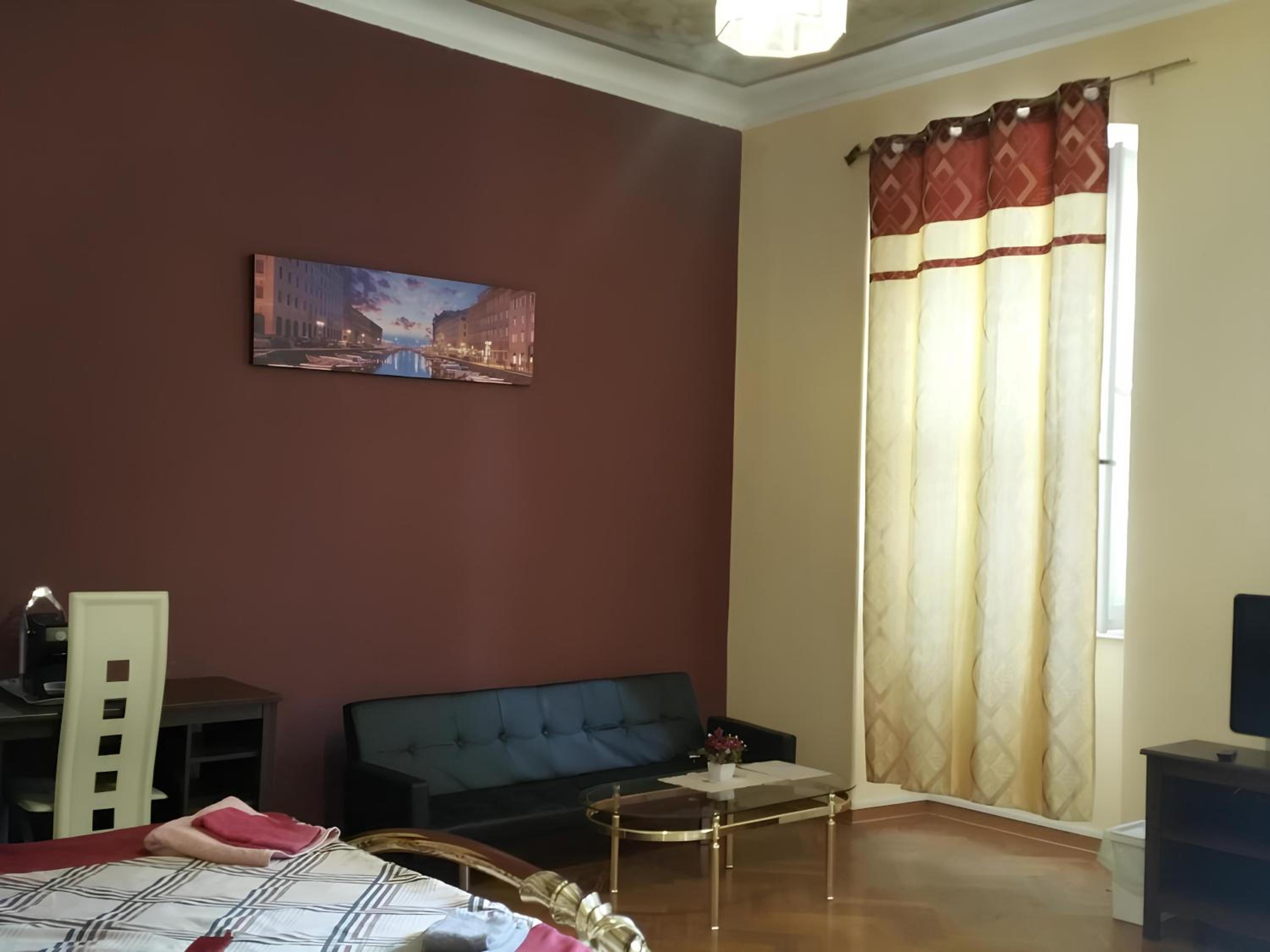 Double Room with Private Bathroom - Photo 3