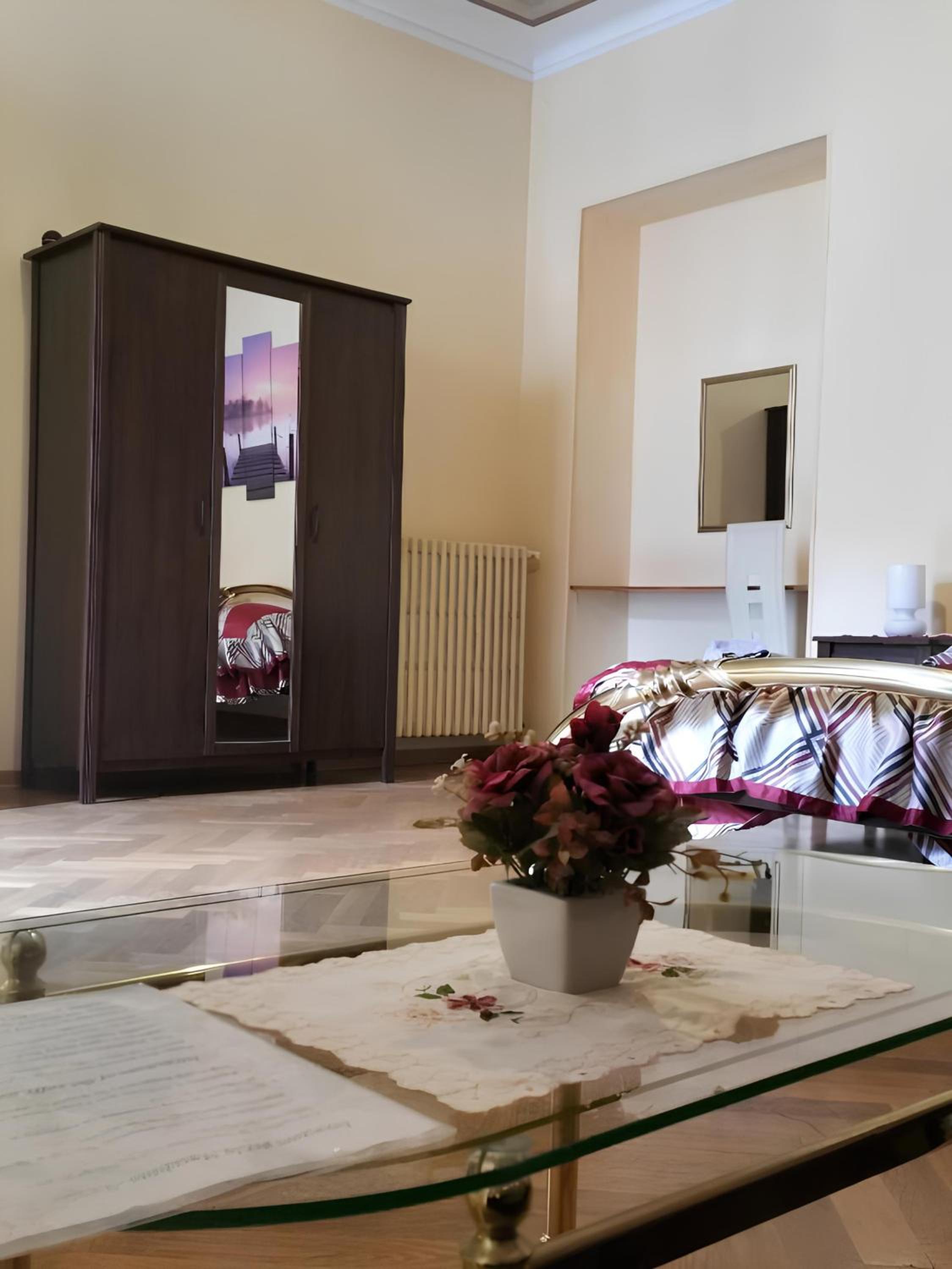 Double Room with Private External Bathroom - Photo 5