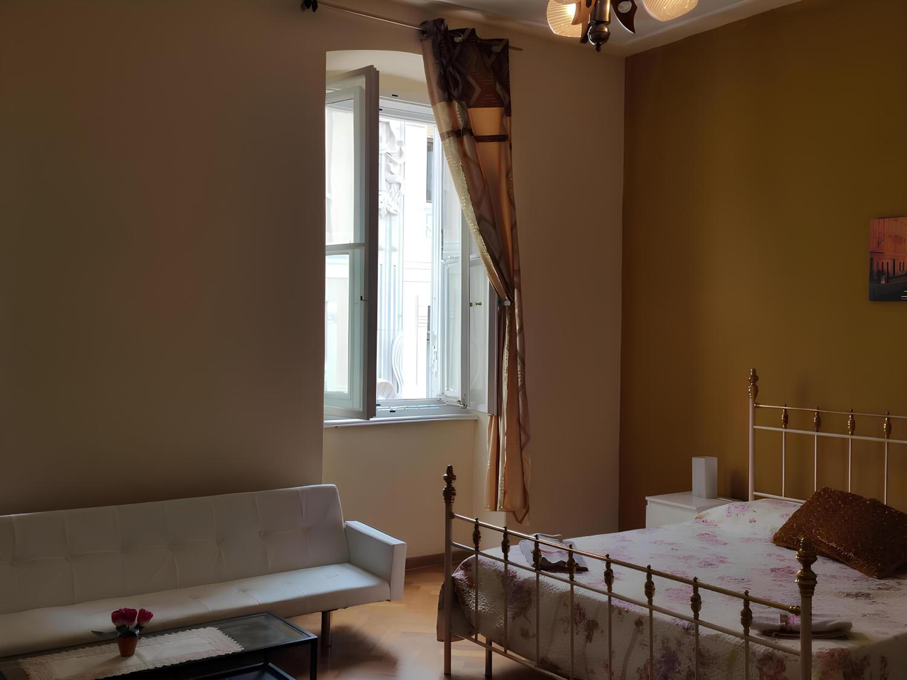 Double Room with Private Bathroom - Photo 6