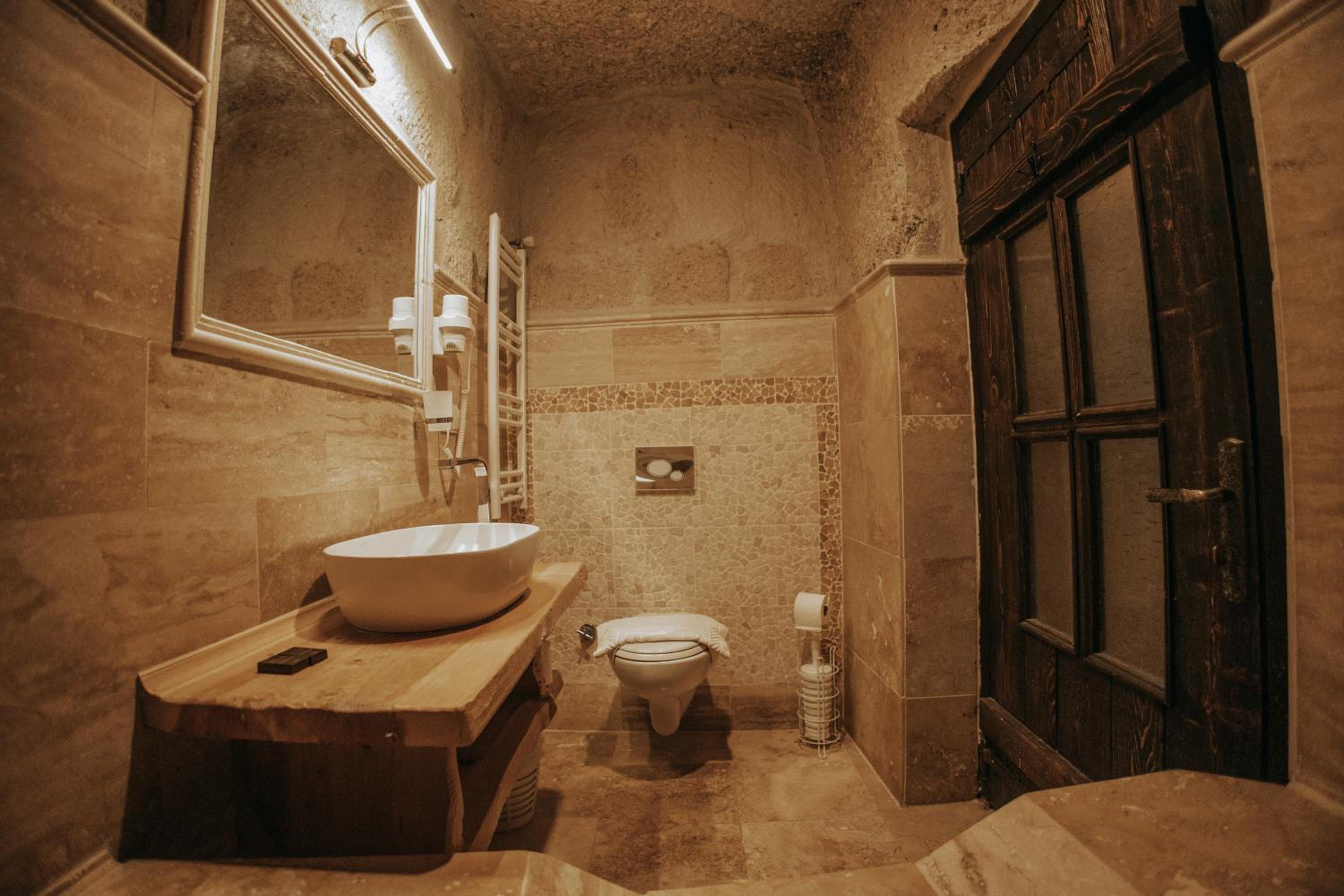 Deluxe Cave Room - Photo 3