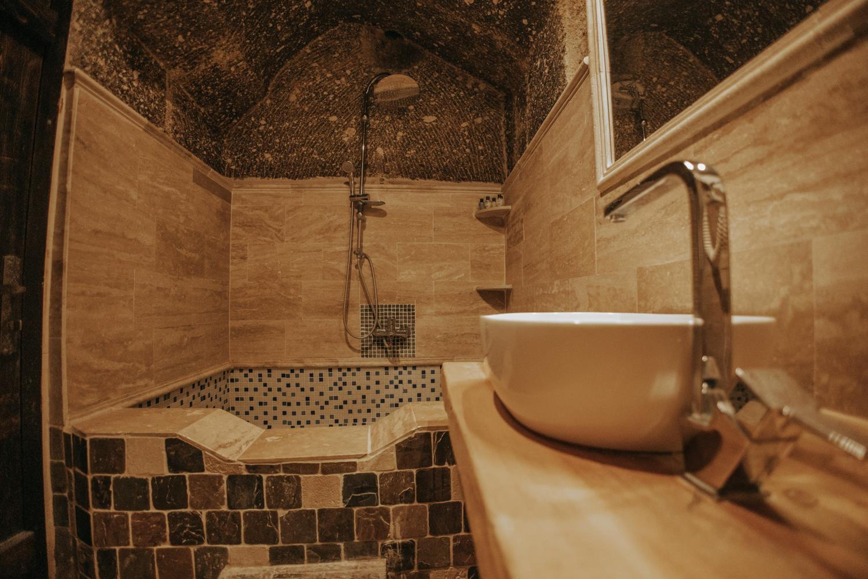 Deluxe Cave Room - Photo 2