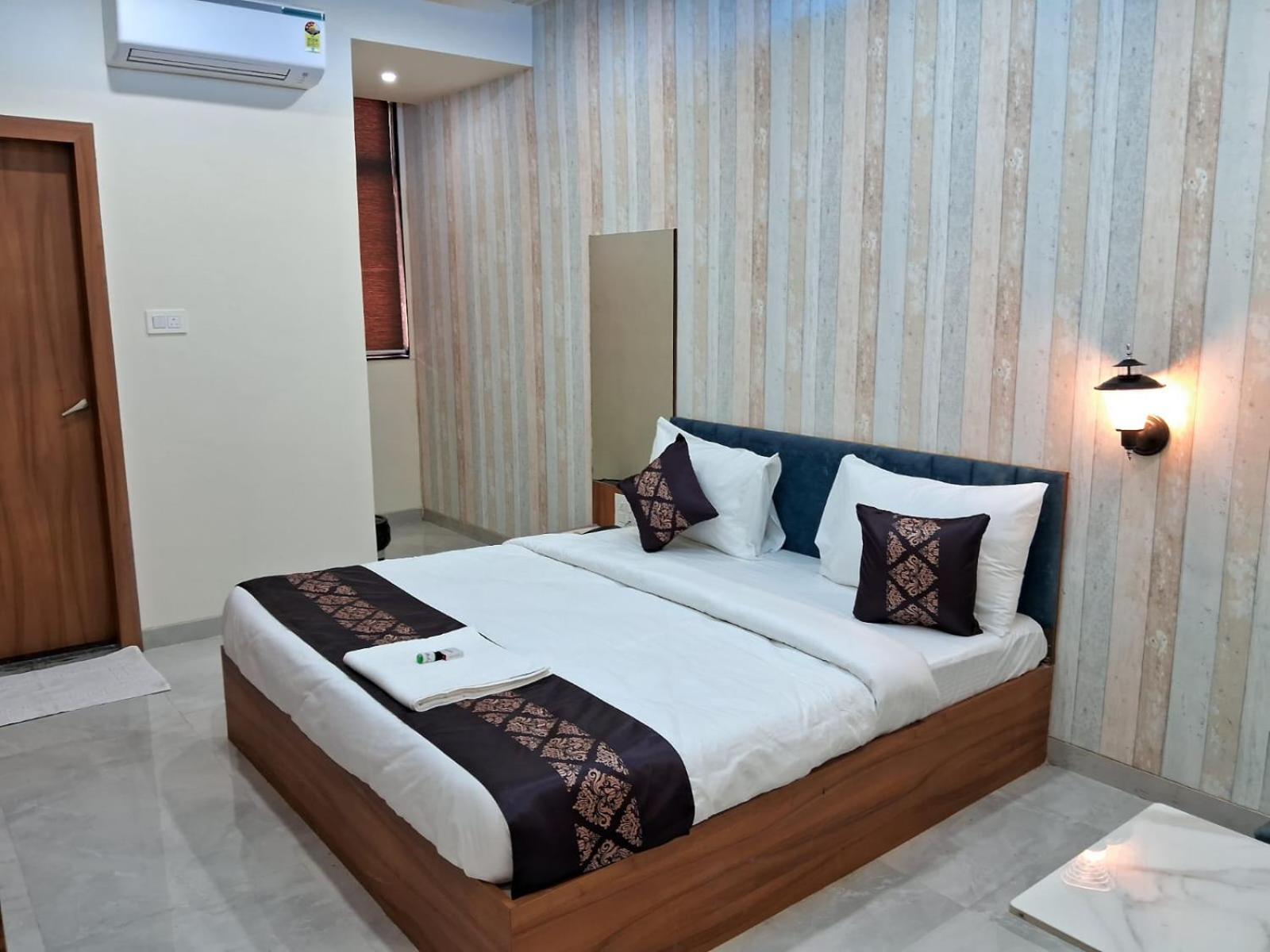 Deluxe Double or Twin Room - Photo 9