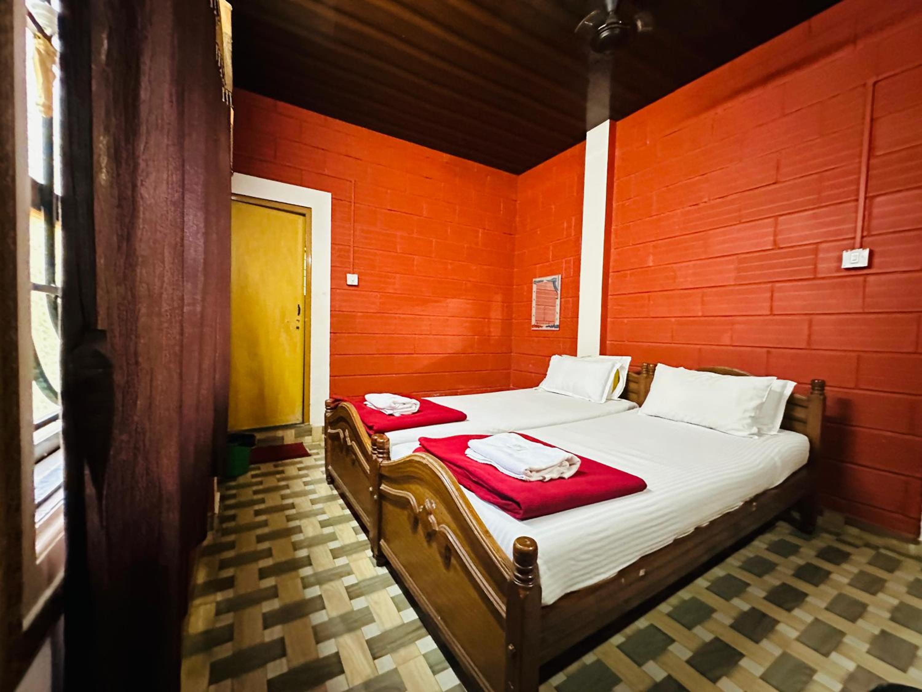 Standard Double Room With Fan - Photo 1