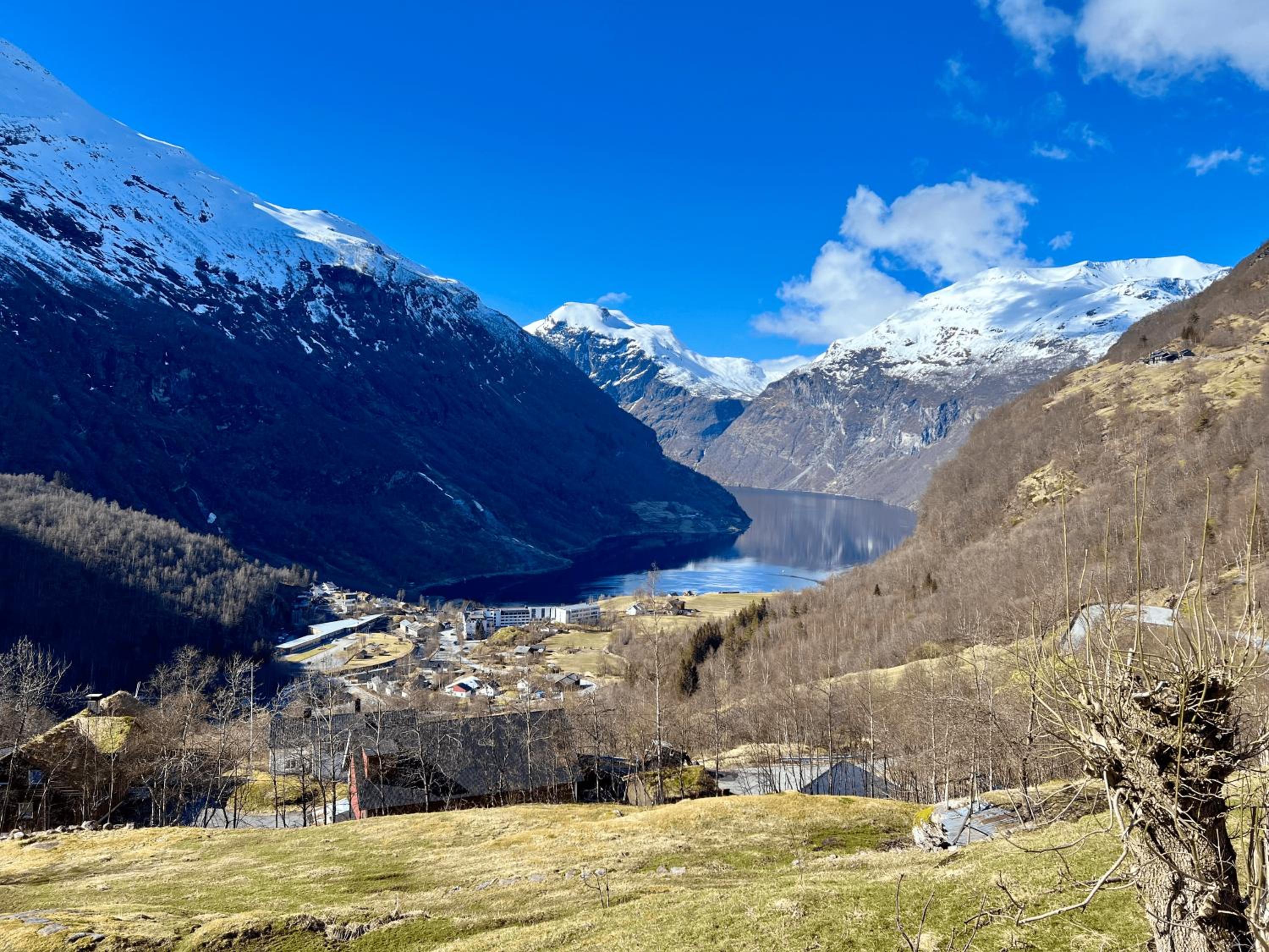 Family House with Fjord View - including linen, towels and cleaning photo 2