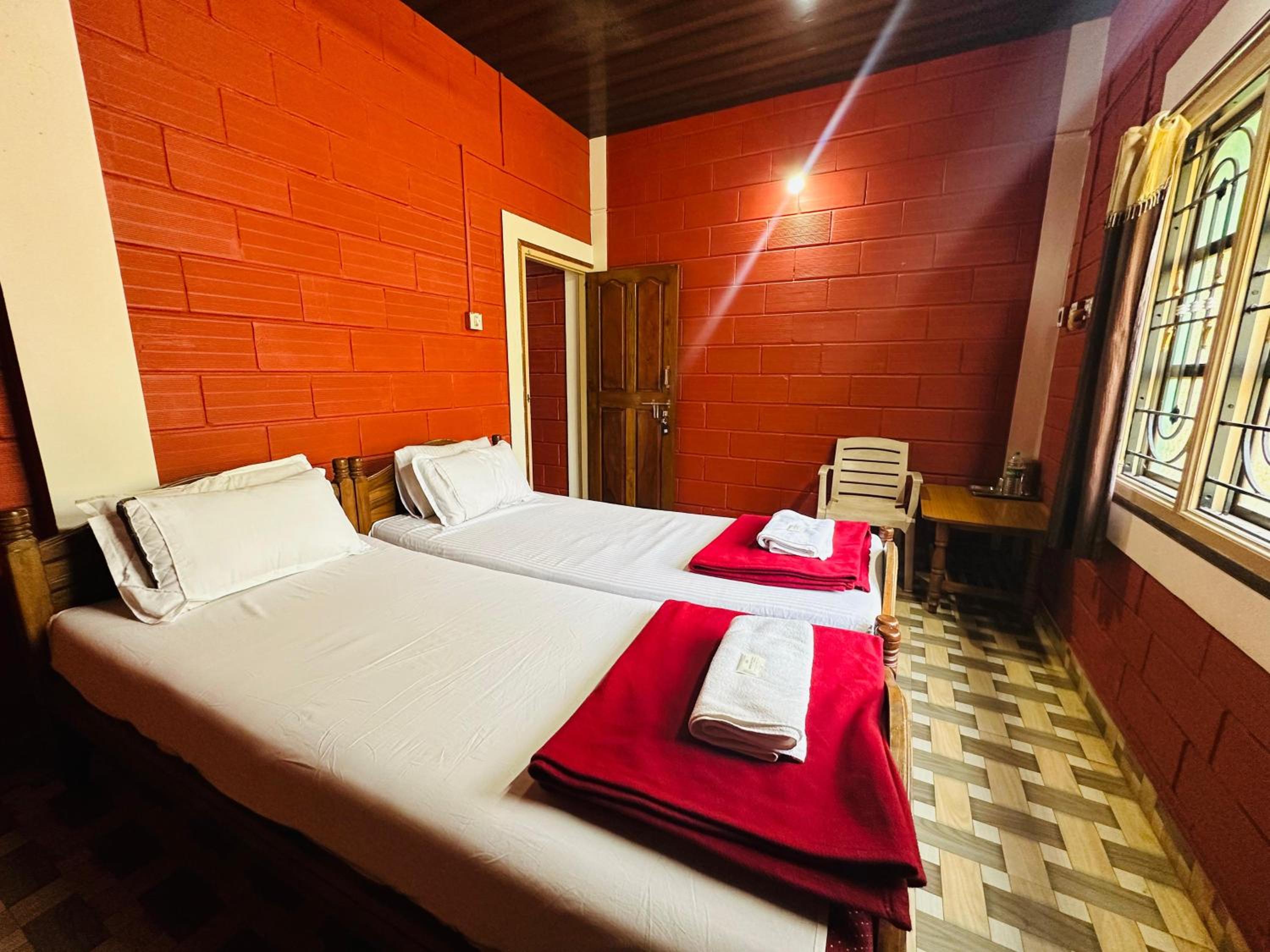 Standard Double Room With Fan - Photo 4