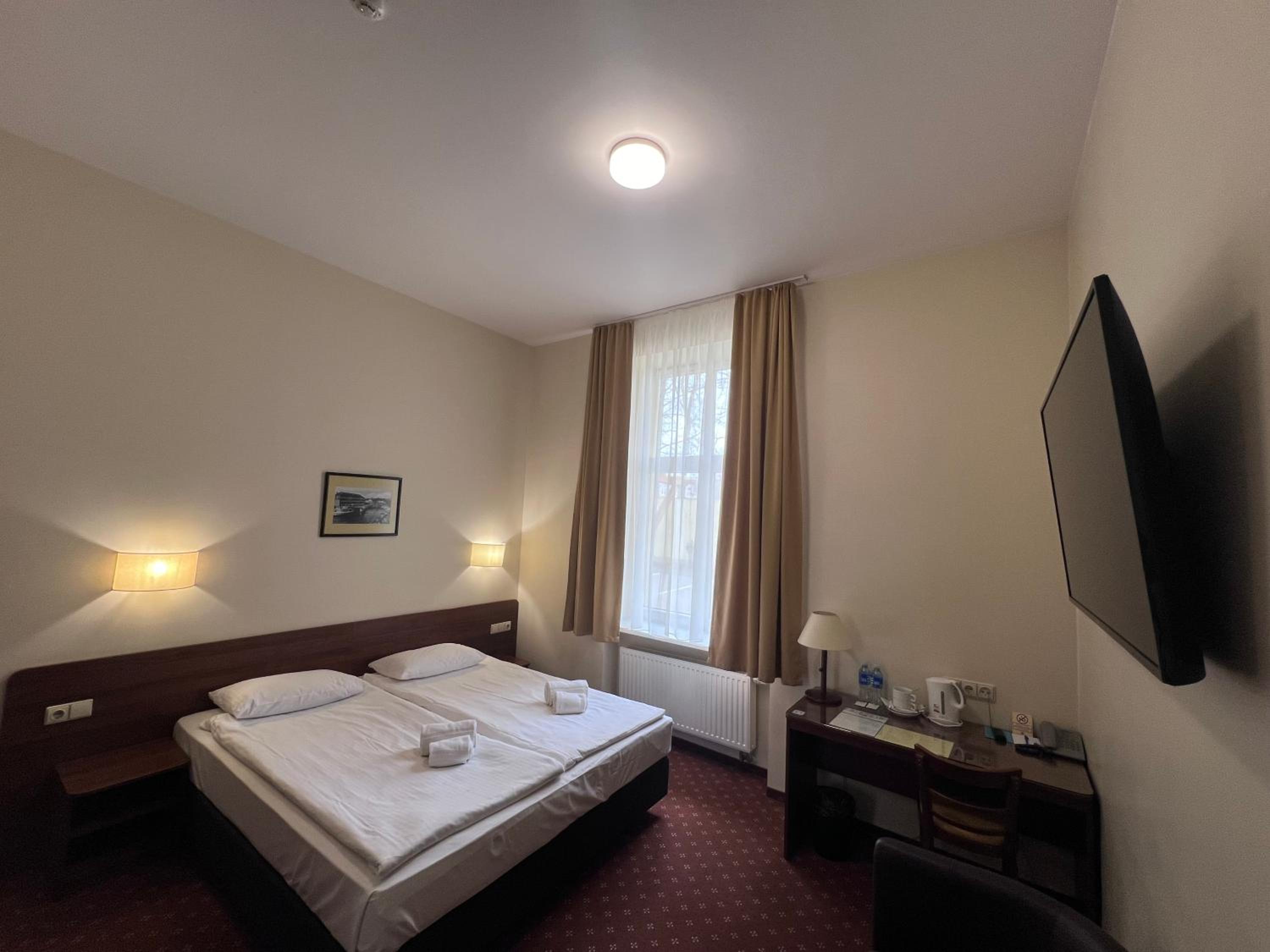 Double Room - Photo 4