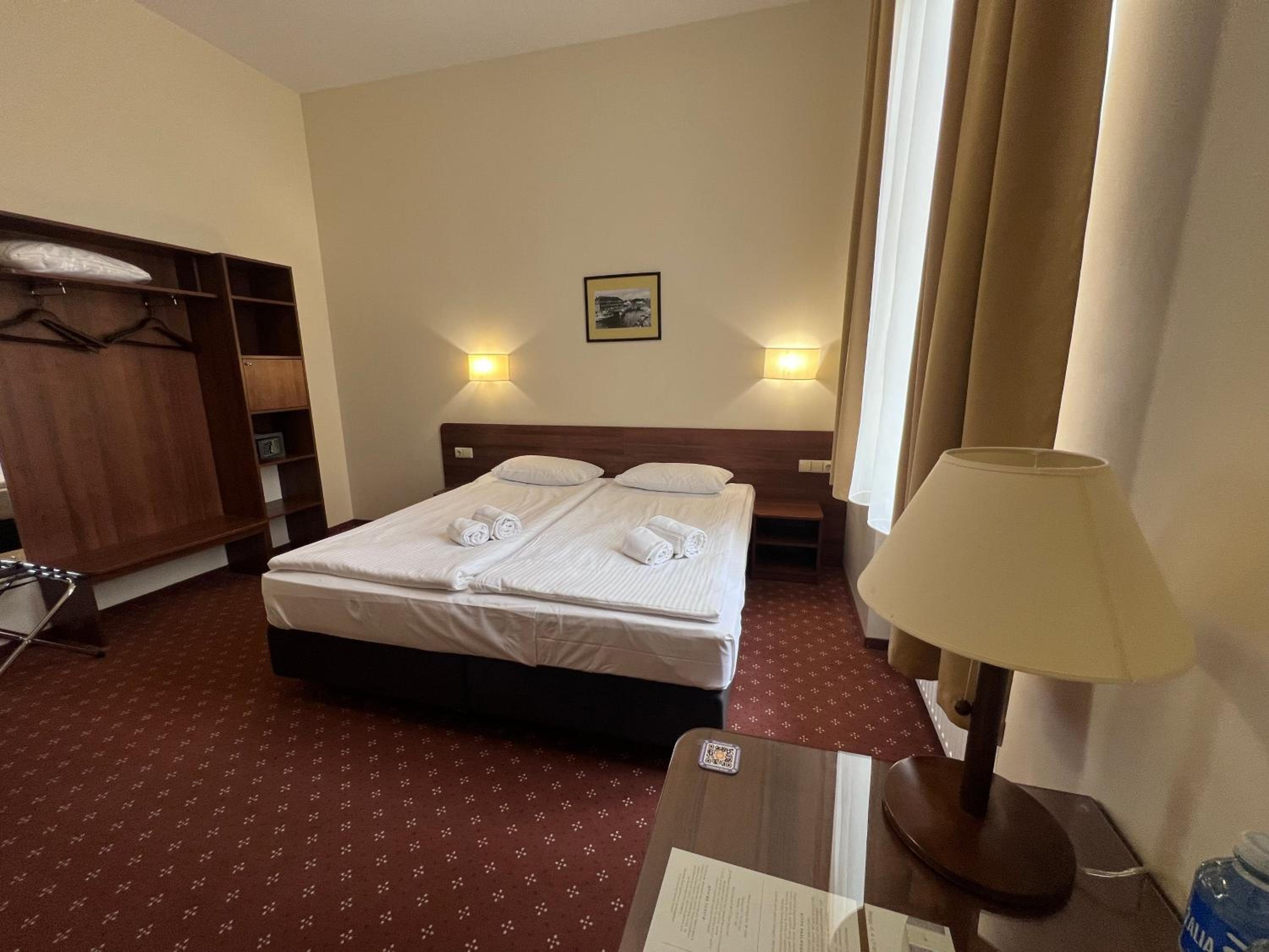 Double Room - Photo 3