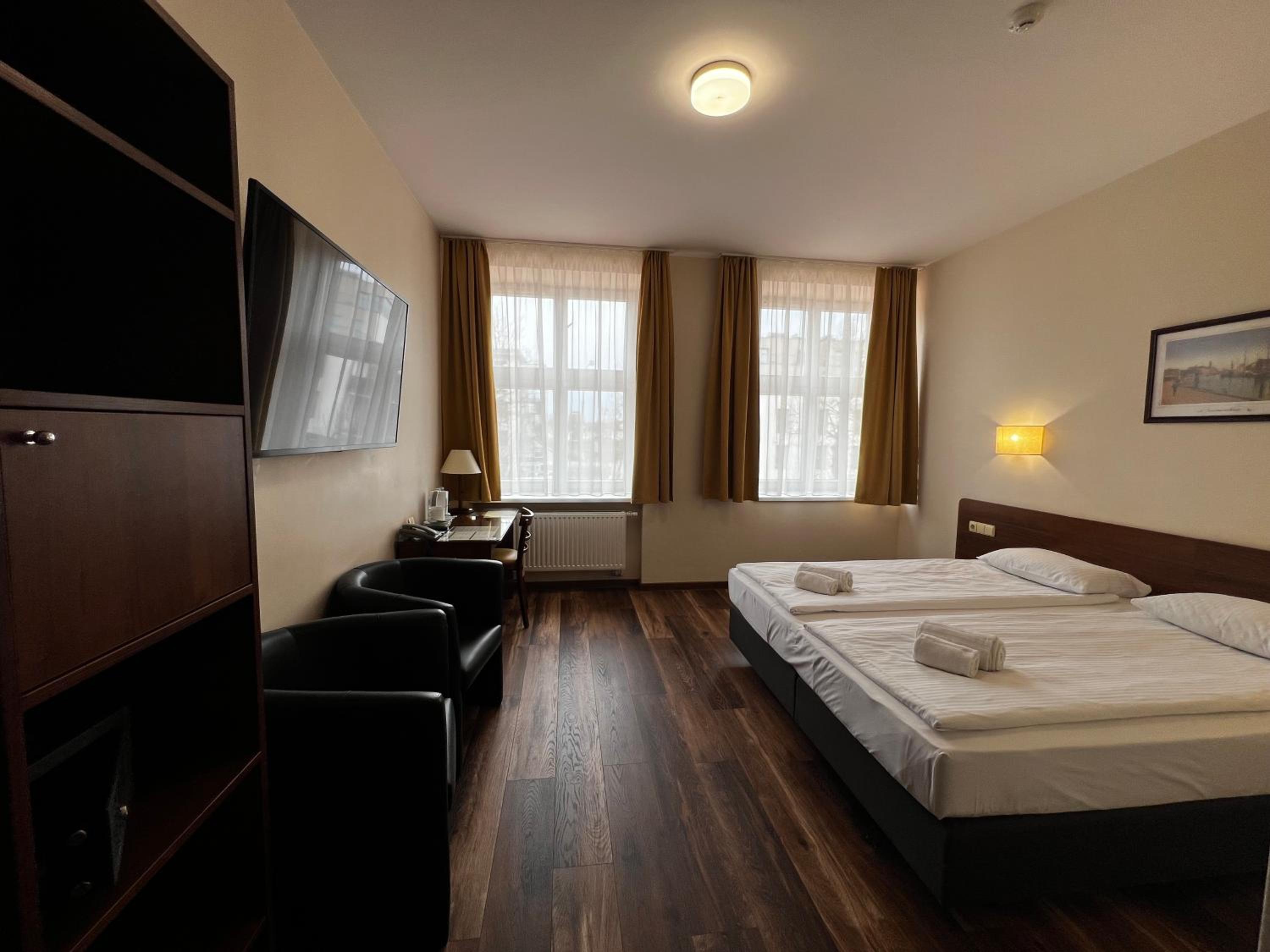 Standard Double or Twin Room - Photo 4