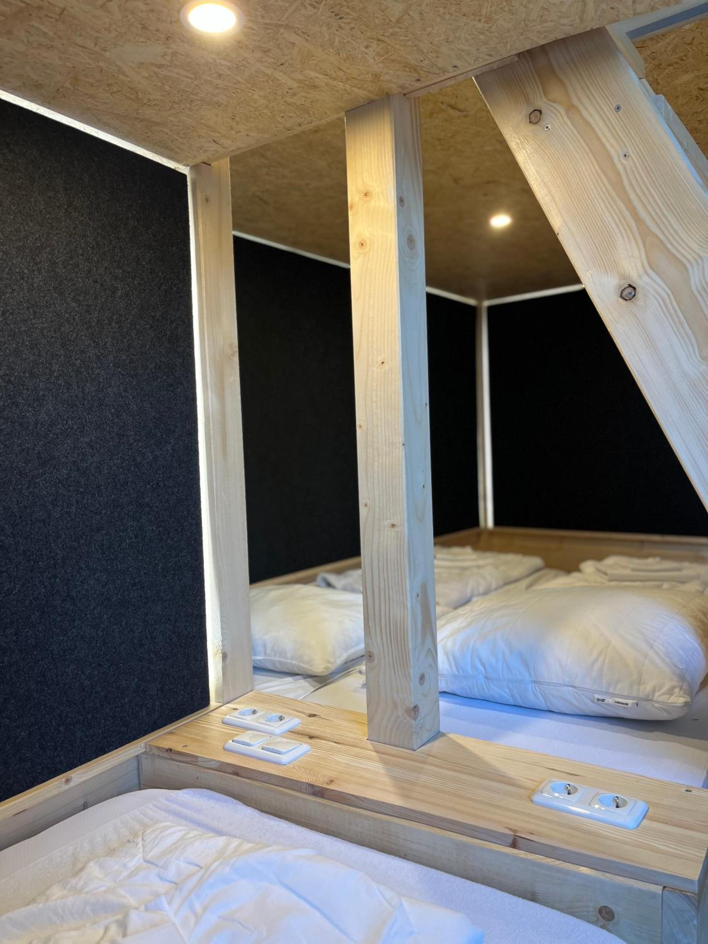 Bed in 10-Bed Mixed Dormitory Room photo 3